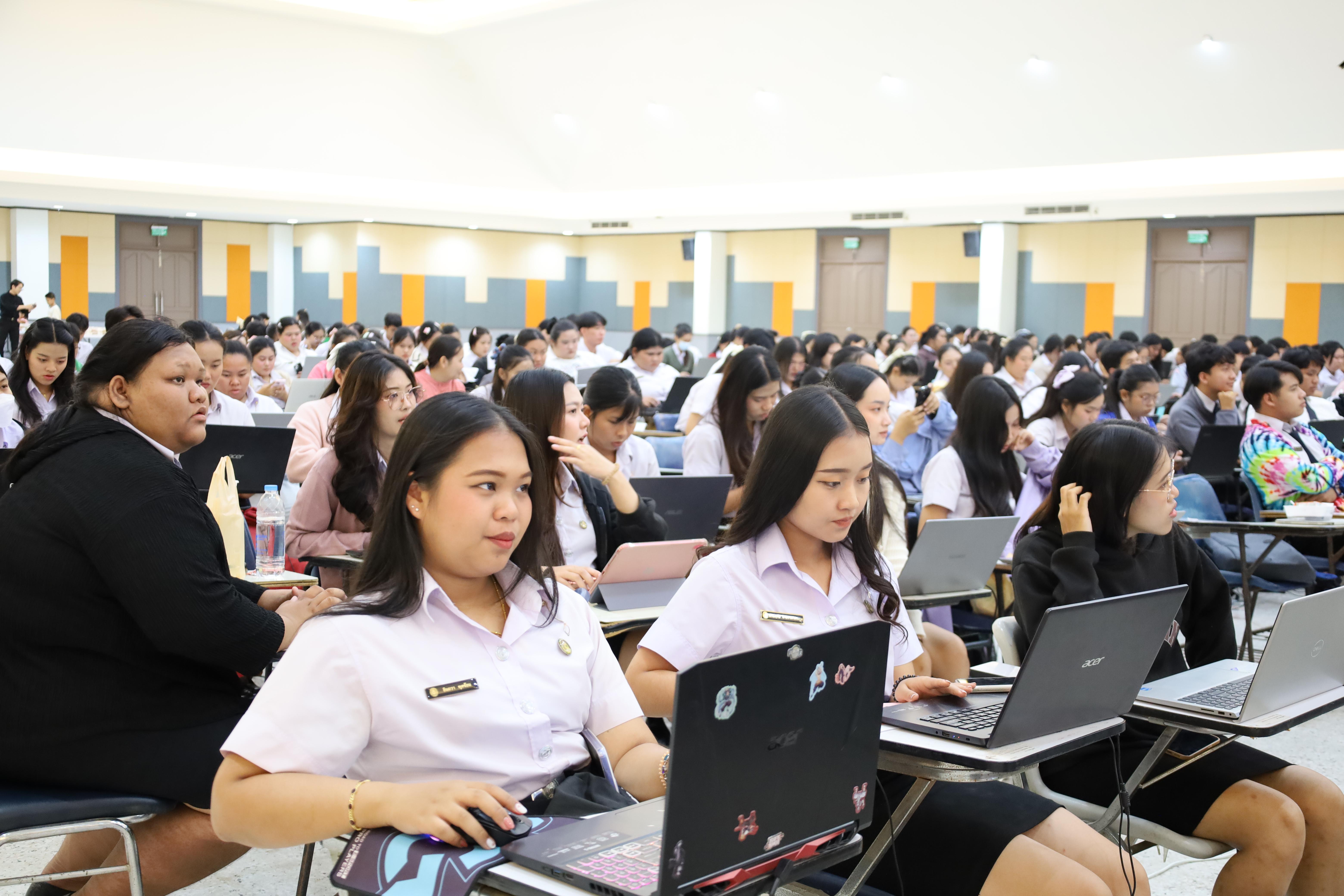 128. กิจกรรมอบรมเชิงปฏิบัติการการเขียนบทความวิจัยและนำเสนอนวัตกรรมทางการศึกษา สำหรับนักศึกษาชั้นปีที่ 4