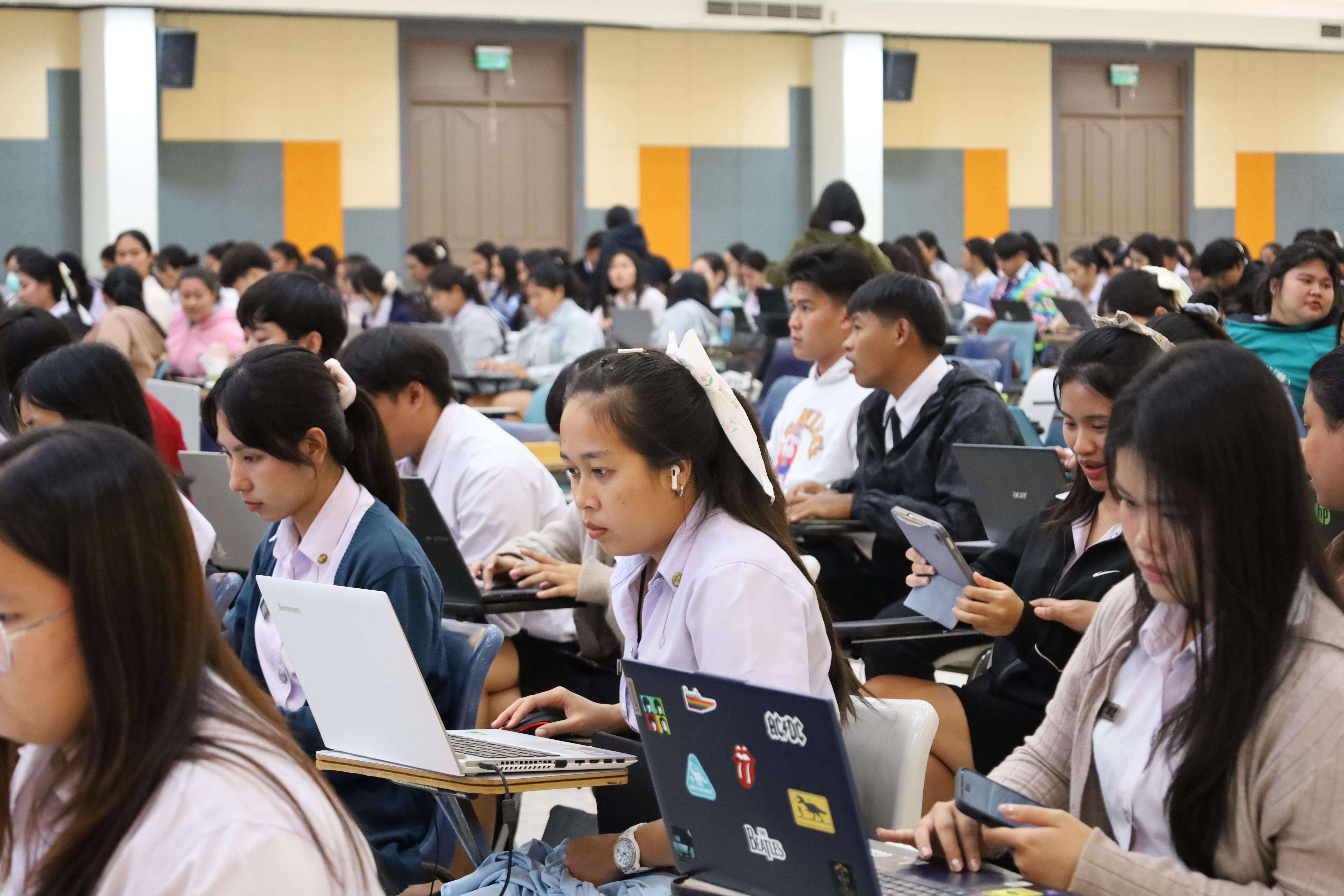 188. กิจกรรมอบรมเชิงปฏิบัติการการเขียนบทความวิจัยและนำเสนอนวัตกรรมทางการศึกษา สำหรับนักศึกษาชั้นปีที่ 4
