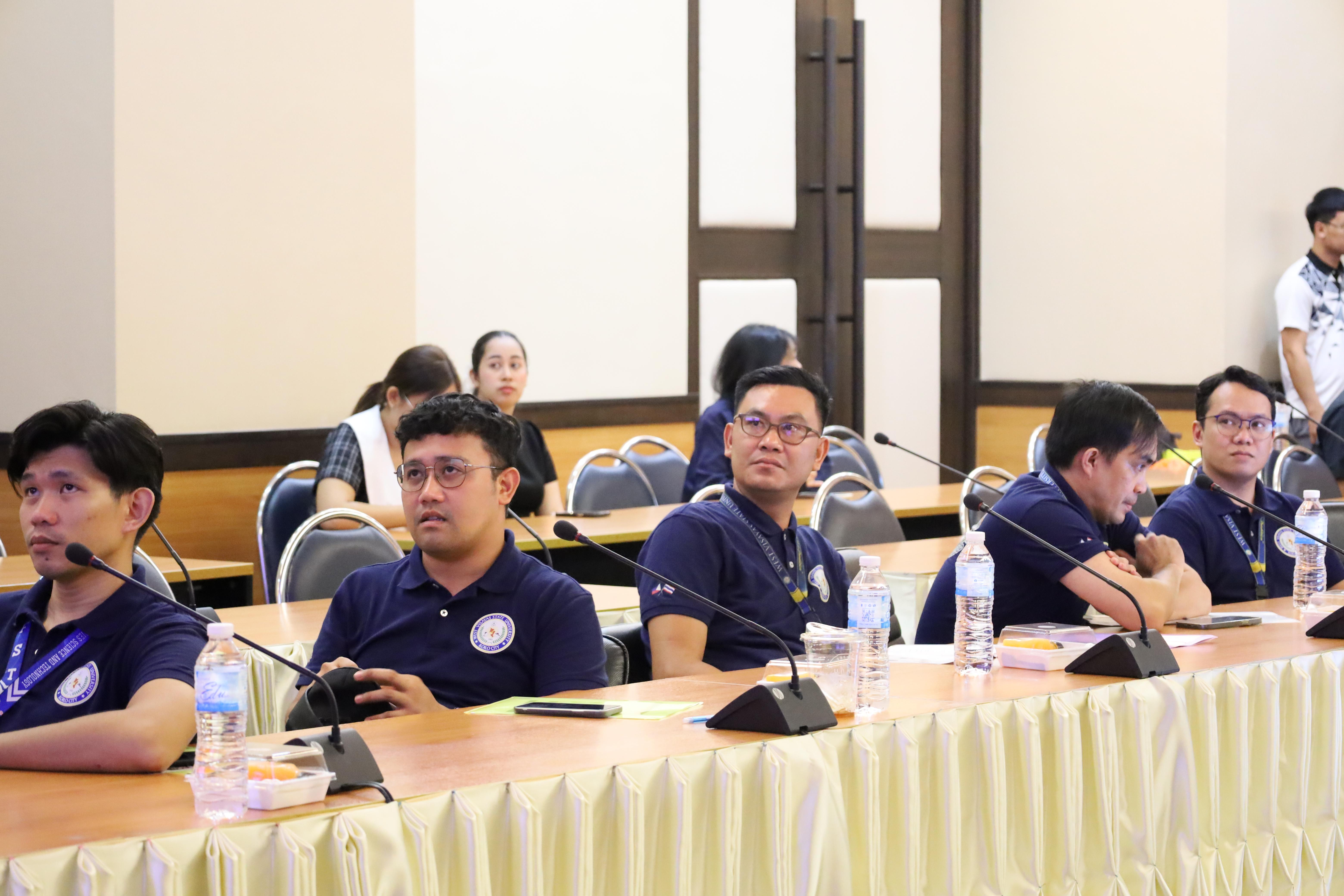 38. กิจกรรมแลกเปลี่ยนวัฒนธรรมเพื่อกำรเรียนรู้สำหรับคณาจารย์และนักศึกษาระดับบัณฑิตศึกษา คณะครุศาสตร์ ความร่วมมือกับ West Visayas State University ประจำปีการศึกษา 2568