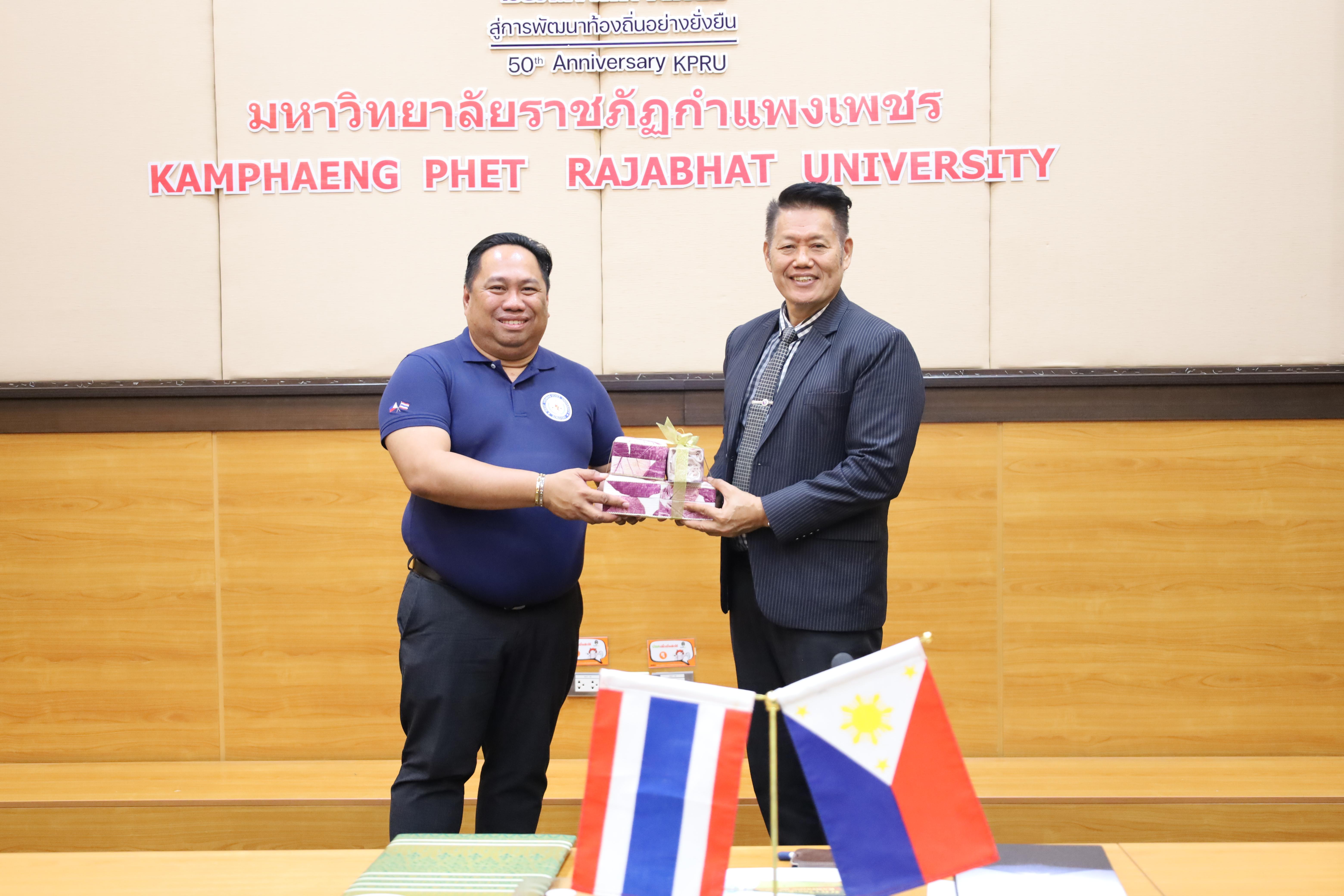 40. กิจกรรมแลกเปลี่ยนวัฒนธรรมเพื่อกำรเรียนรู้สำหรับคณาจารย์และนักศึกษาระดับบัณฑิตศึกษา คณะครุศาสตร์ ความร่วมมือกับ West Visayas State University ประจำปีการศึกษา 2568