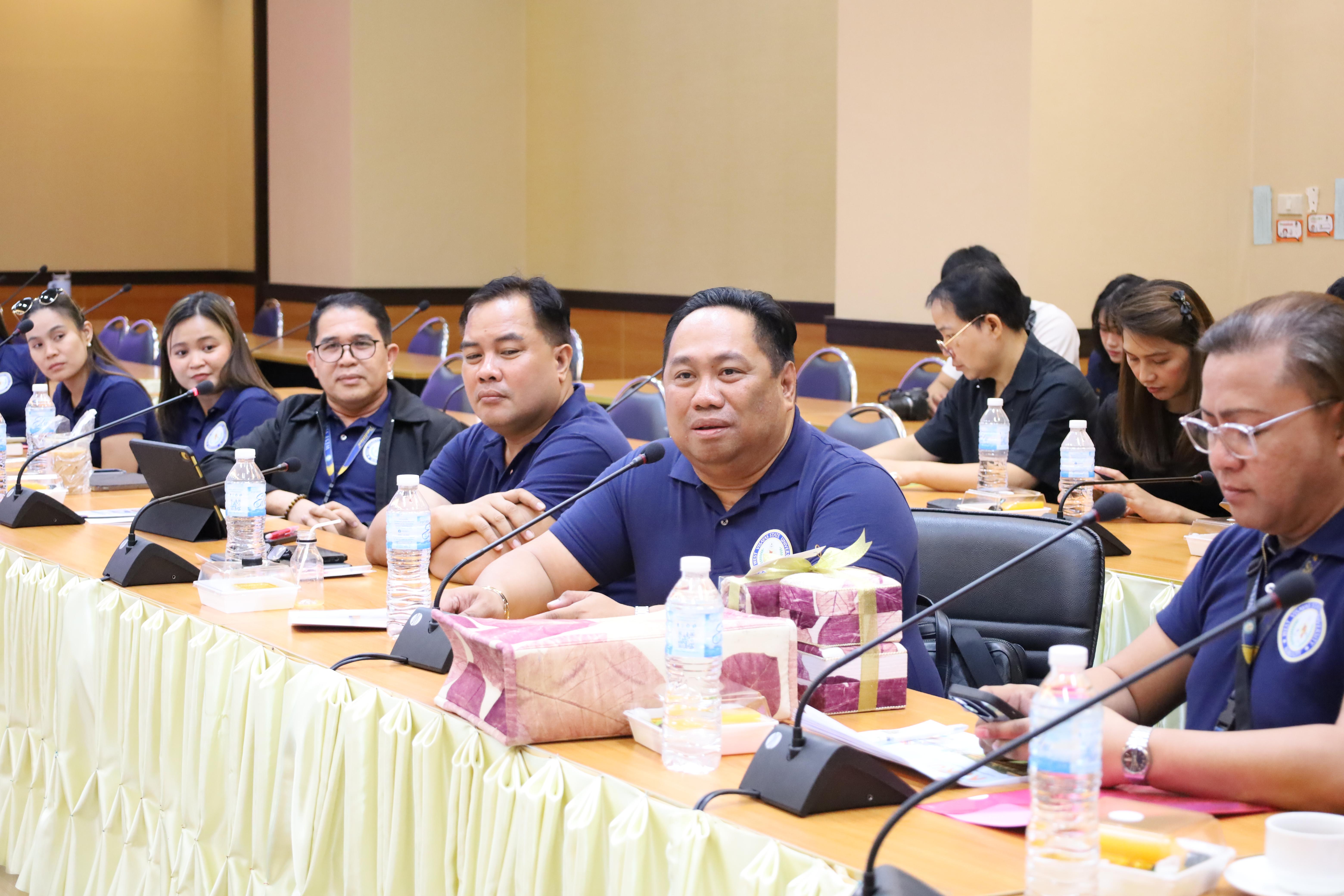 74. กิจกรรมแลกเปลี่ยนวัฒนธรรมเพื่อกำรเรียนรู้สำหรับคณาจารย์และนักศึกษาระดับบัณฑิตศึกษา คณะครุศาสตร์ ความร่วมมือกับ West Visayas State University ประจำปีการศึกษา 2568