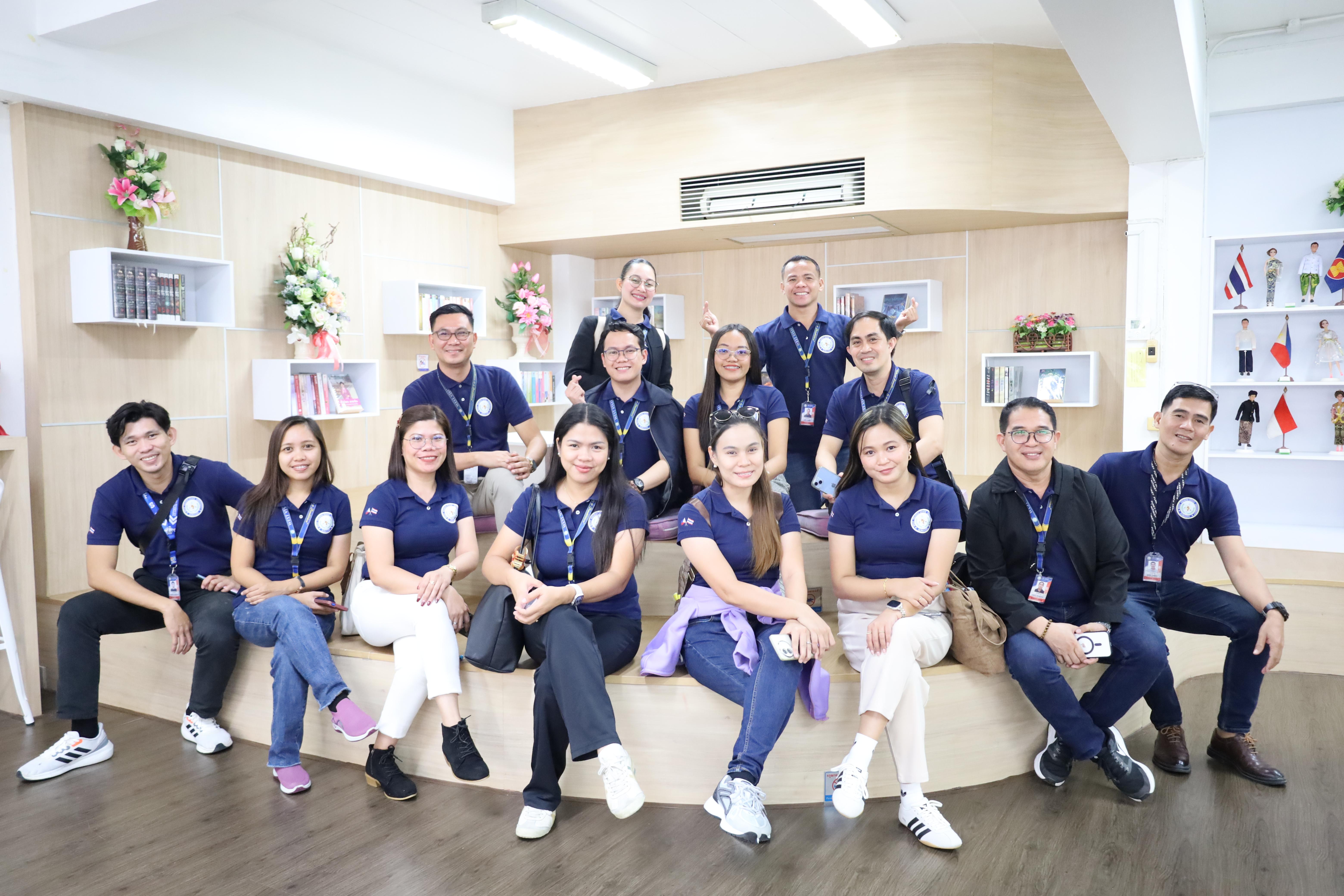 94. กิจกรรมแลกเปลี่ยนวัฒนธรรมเพื่อกำรเรียนรู้สำหรับคณาจารย์และนักศึกษาระดับบัณฑิตศึกษา คณะครุศาสตร์ ความร่วมมือกับ West Visayas State University ประจำปีการศึกษา 2568