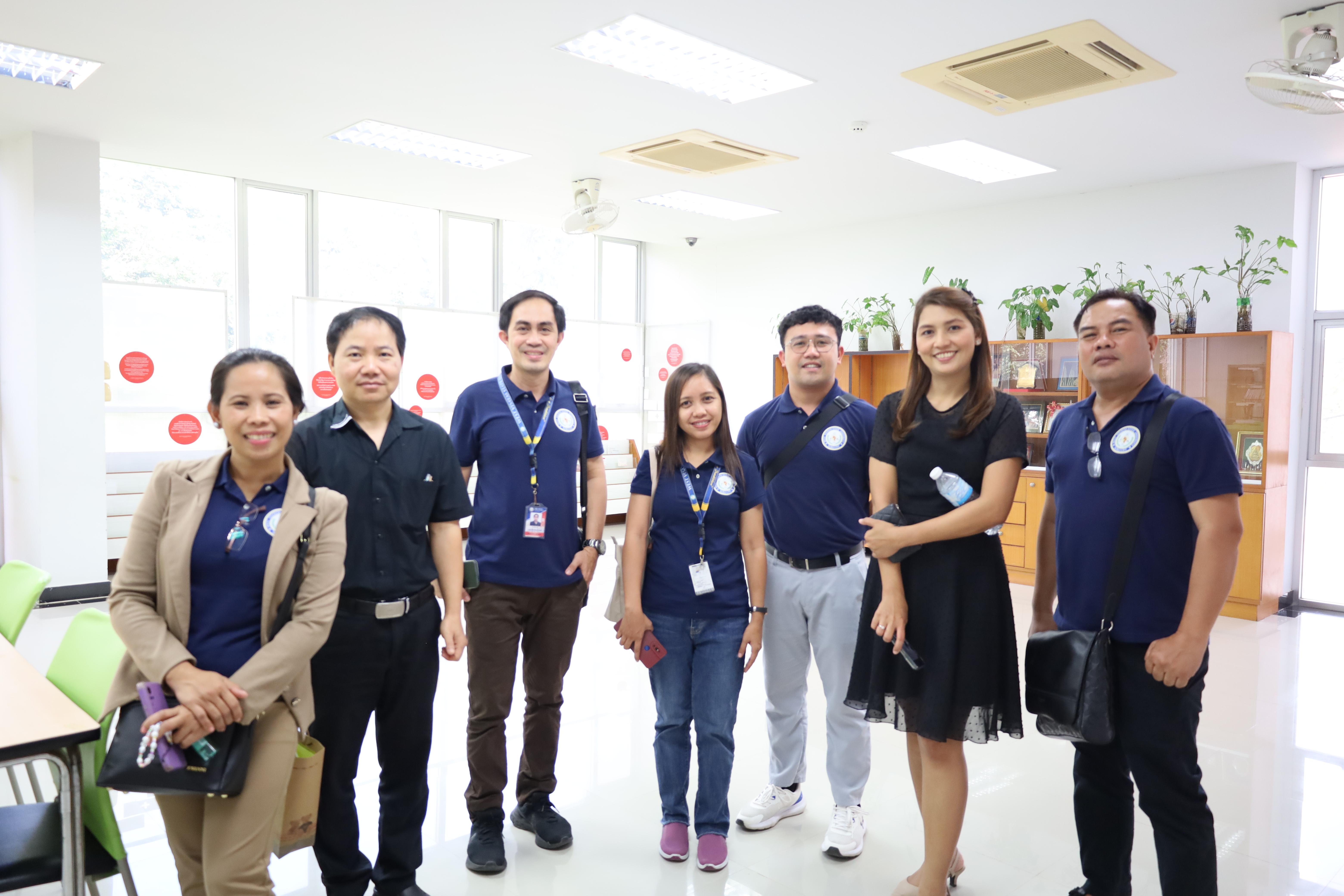 104. กิจกรรมแลกเปลี่ยนวัฒนธรรมเพื่อกำรเรียนรู้สำหรับคณาจารย์และนักศึกษาระดับบัณฑิตศึกษา คณะครุศาสตร์ ความร่วมมือกับ West Visayas State University ประจำปีการศึกษา 2568