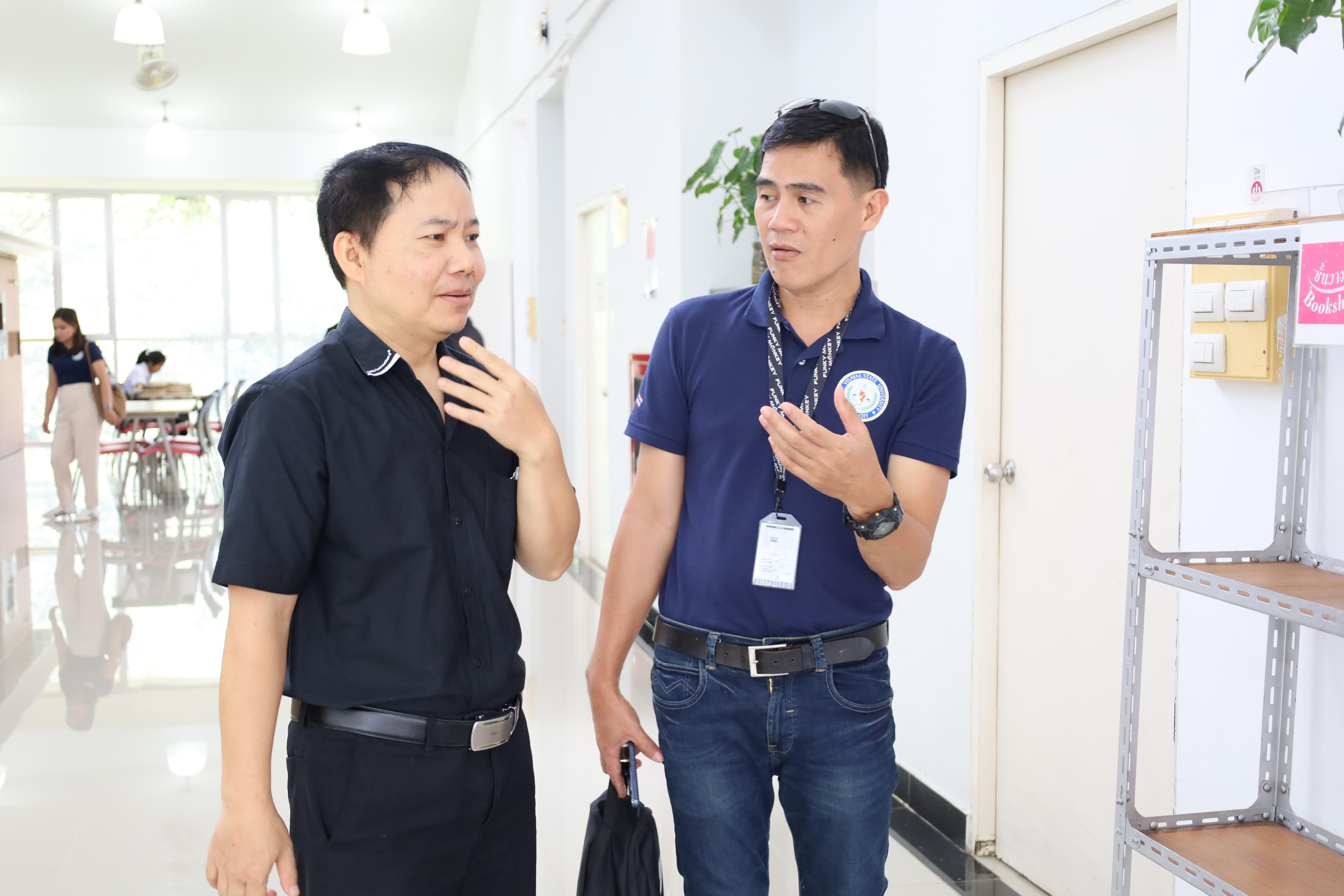 112. กิจกรรมแลกเปลี่ยนวัฒนธรรมเพื่อกำรเรียนรู้สำหรับคณาจารย์และนักศึกษาระดับบัณฑิตศึกษา คณะครุศาสตร์ ความร่วมมือกับ West Visayas State University ประจำปีการศึกษา 2568