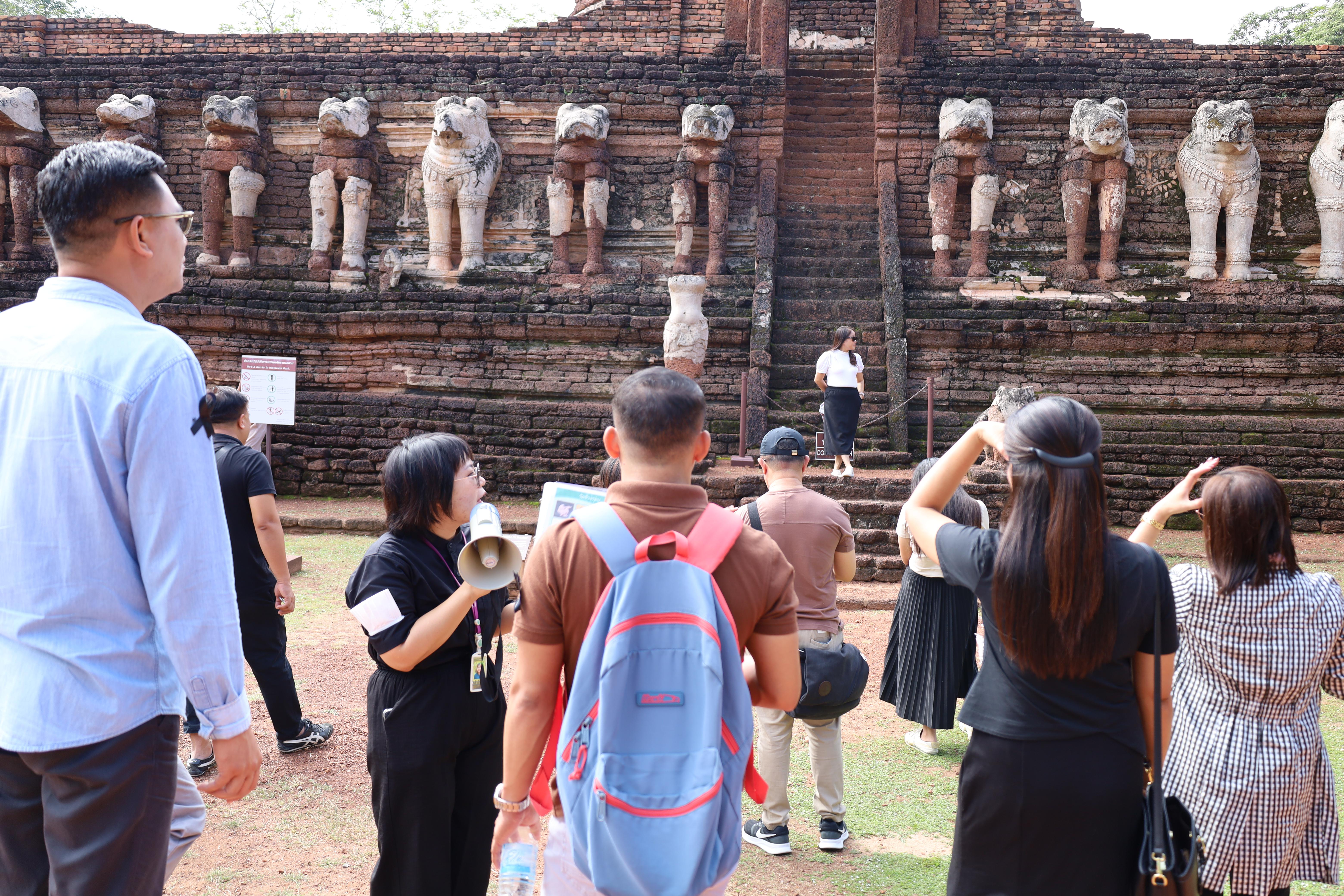 120. กิจกรรมแลกเปลี่ยนวัฒนธรรมเพื่อกำรเรียนรู้สำหรับคณาจารย์และนักศึกษาระดับบัณฑิตศึกษา คณะครุศาสตร์ ความร่วมมือกับ West Visayas State University ประจำปีการศึกษา 2568