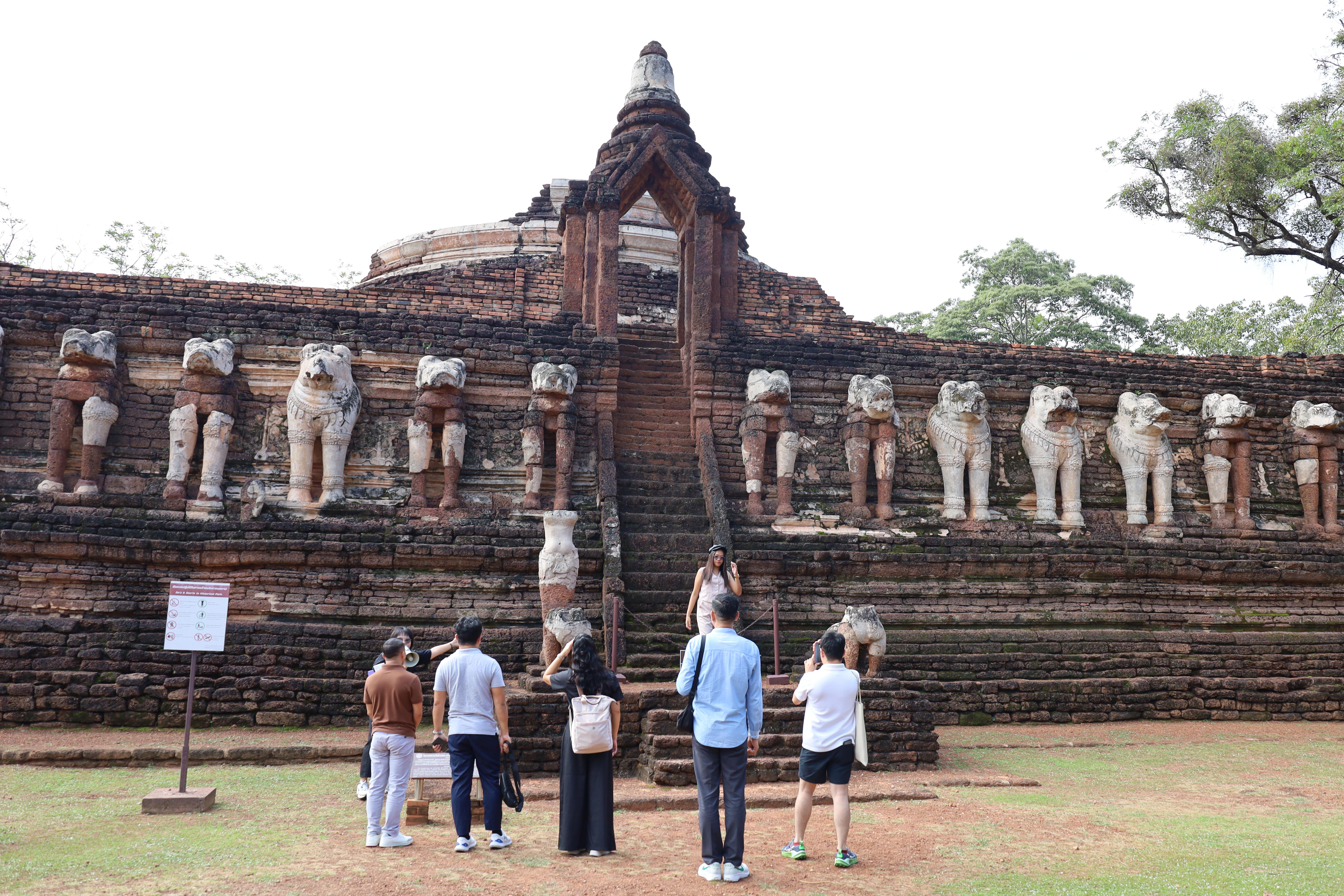 122. กิจกรรมแลกเปลี่ยนวัฒนธรรมเพื่อกำรเรียนรู้สำหรับคณาจารย์และนักศึกษาระดับบัณฑิตศึกษา คณะครุศาสตร์ ความร่วมมือกับ West Visayas State University ประจำปีการศึกษา 2568