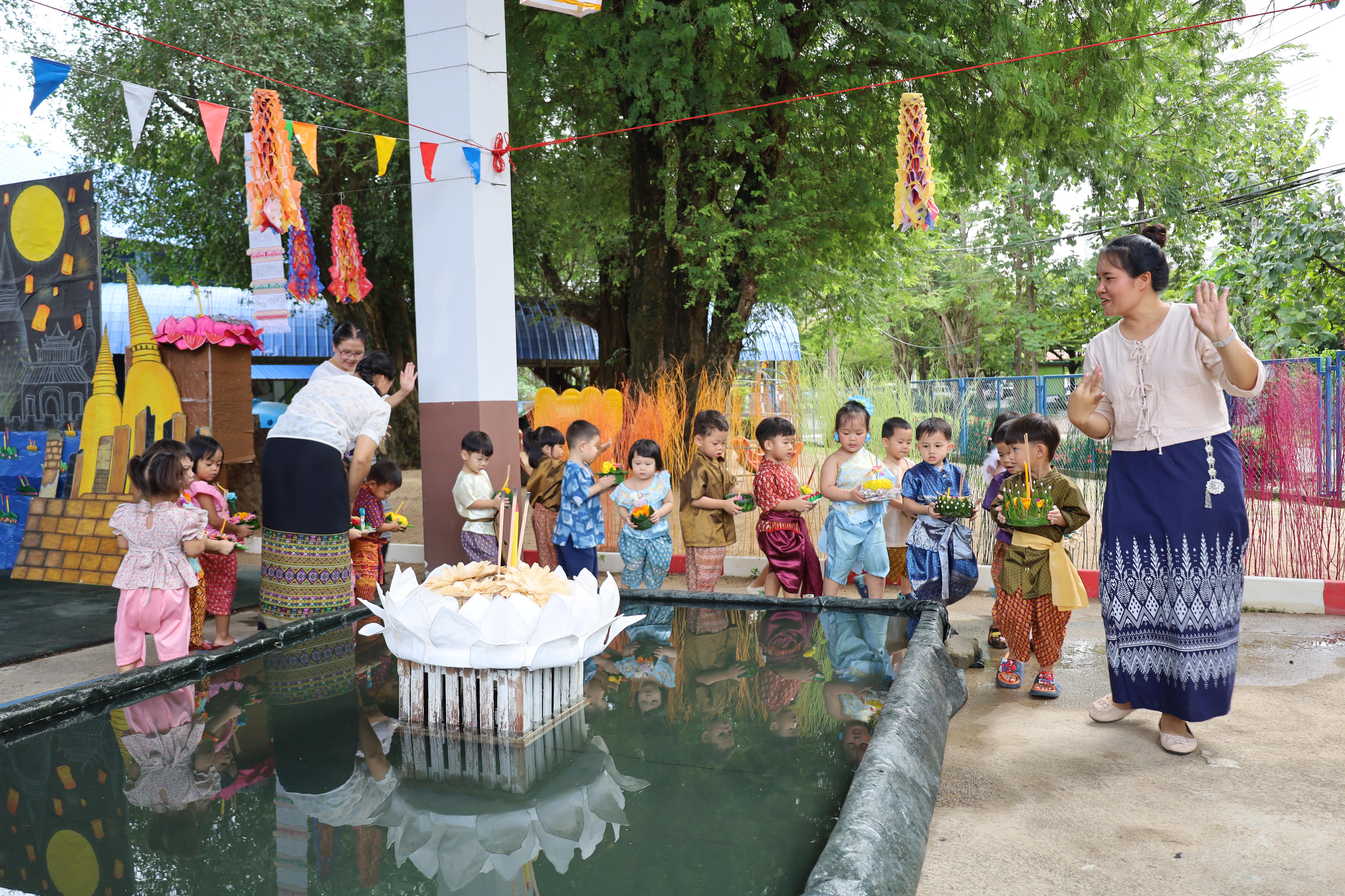 120. กิจกรรมลอยกระทงโรงเรียนอนุบาลราชภัฏกำแพงเพชร ประจำปีการศึกษา 2568