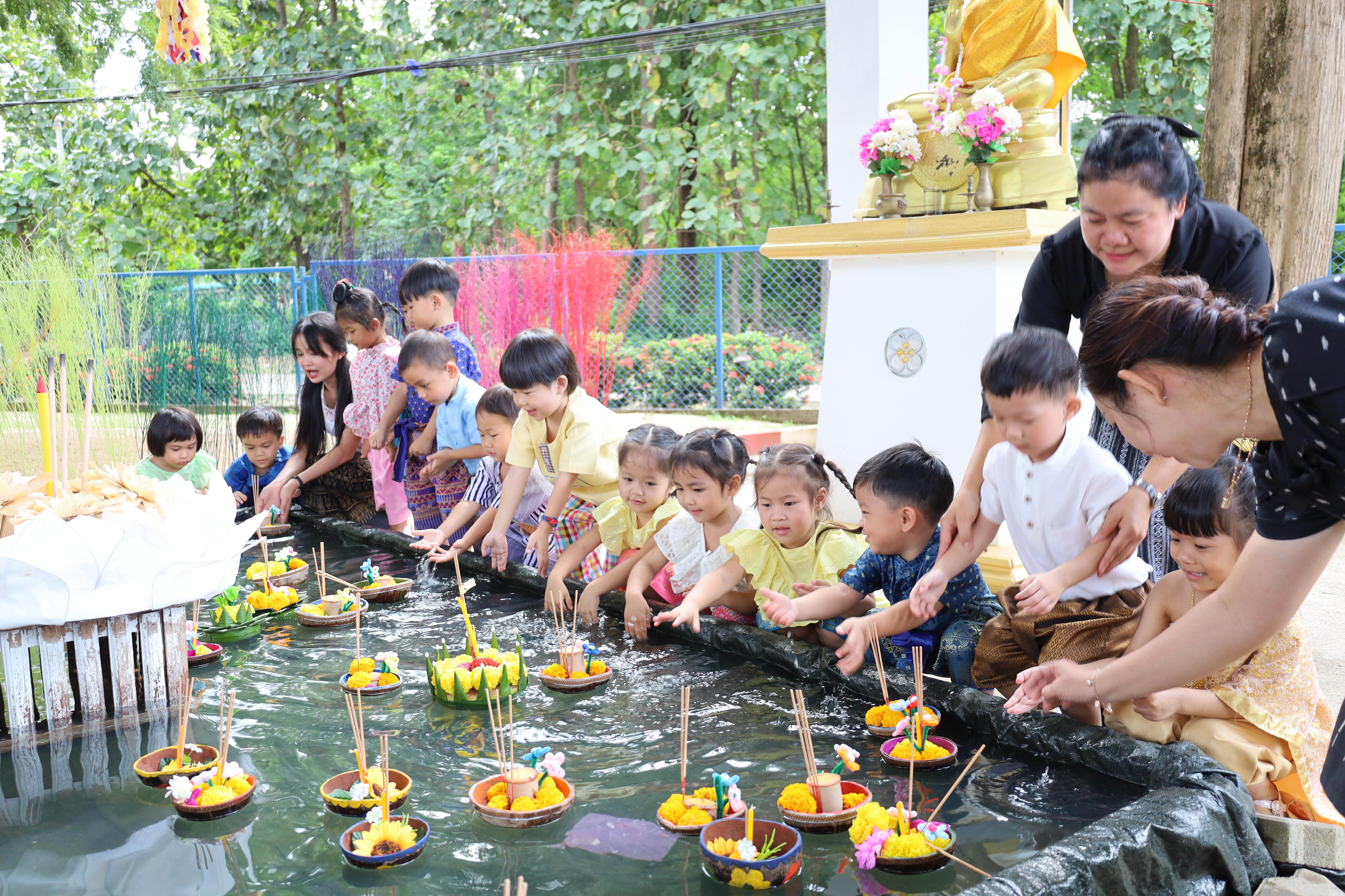 230. กิจกรรมลอยกระทงโรงเรียนอนุบาลราชภัฏกำแพงเพชร ประจำปีการศึกษา 2568