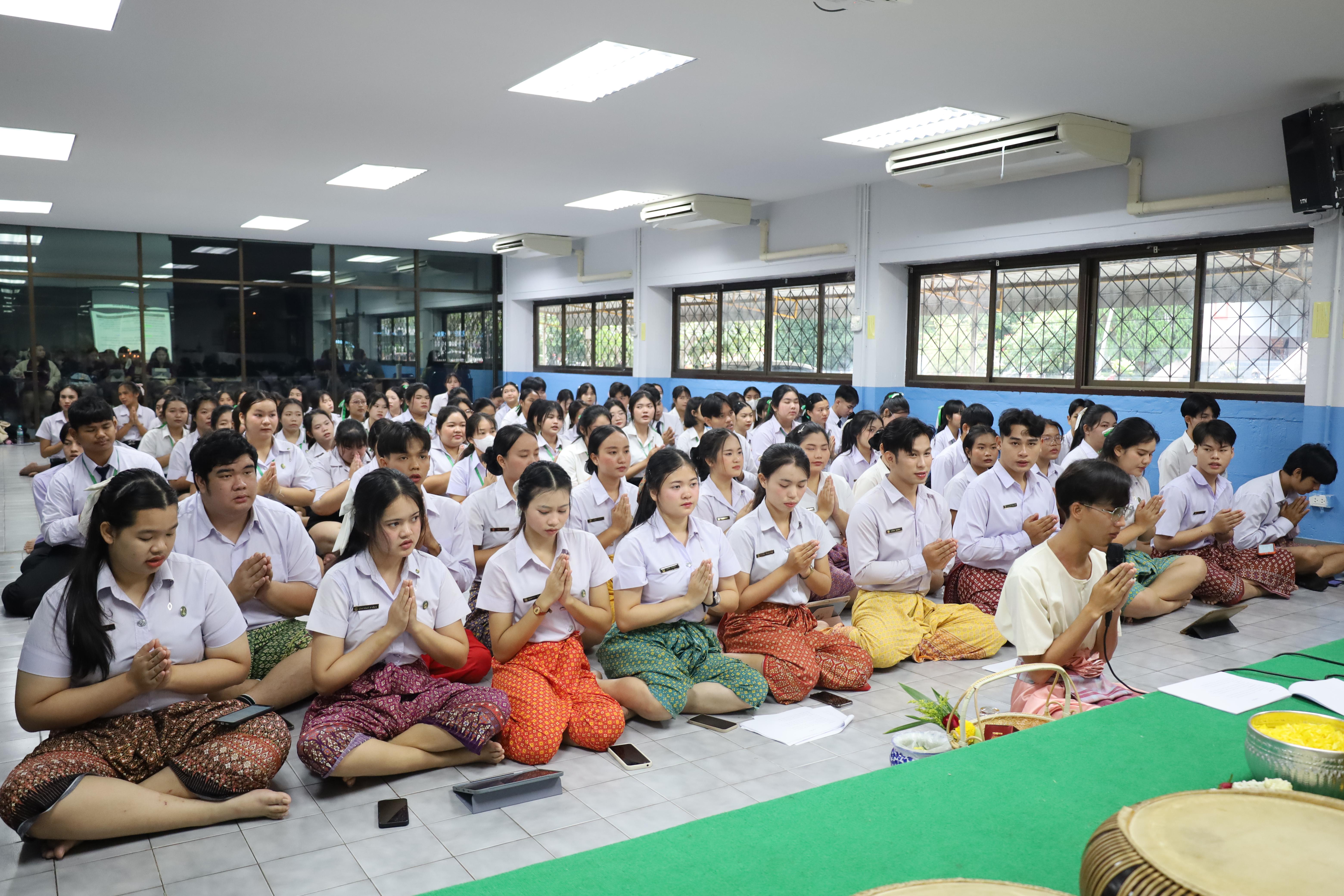 6. ไหว้ครูชมรมสักทองเสียงทิพย์