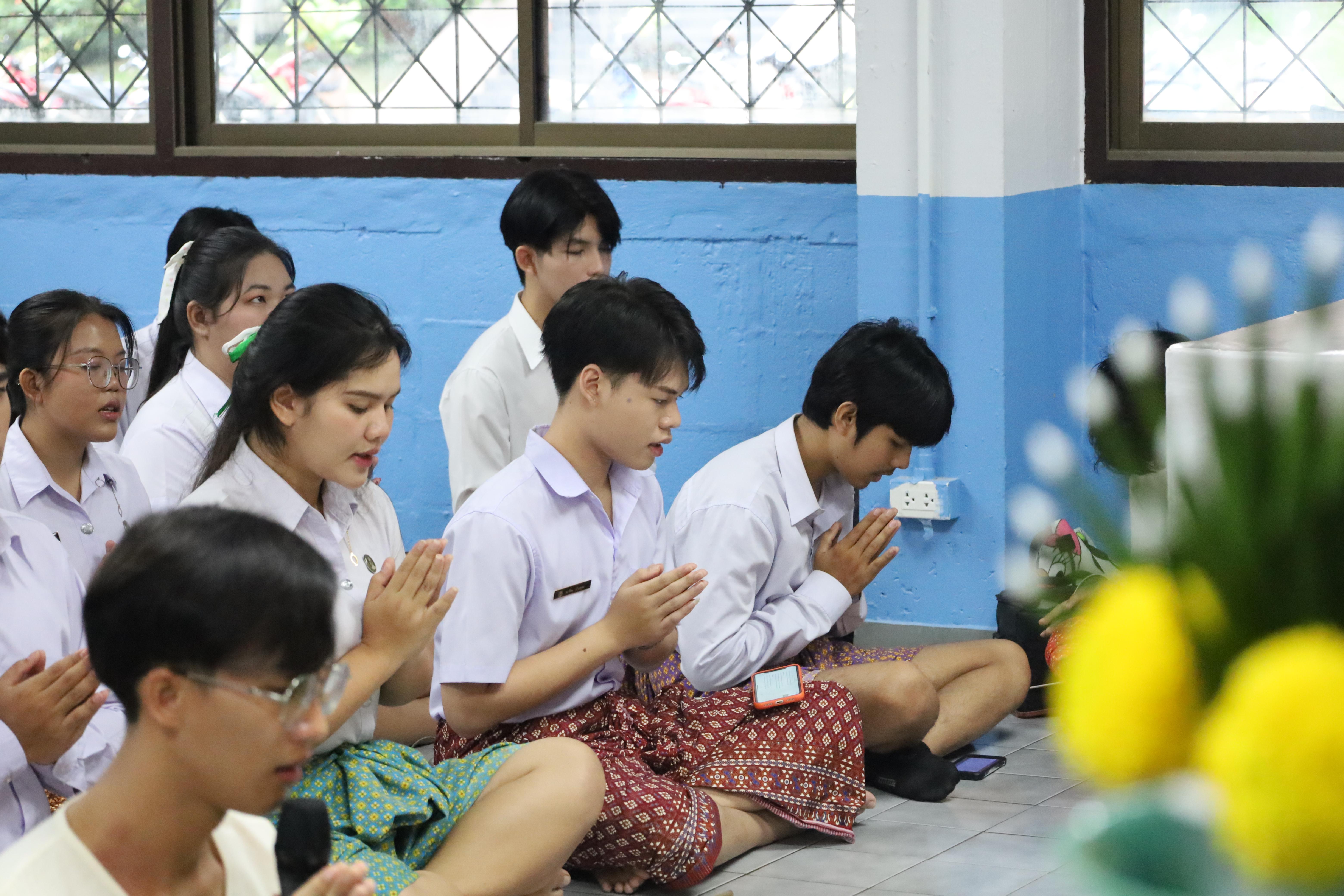 8. ไหว้ครูชมรมสักทองเสียงทิพย์