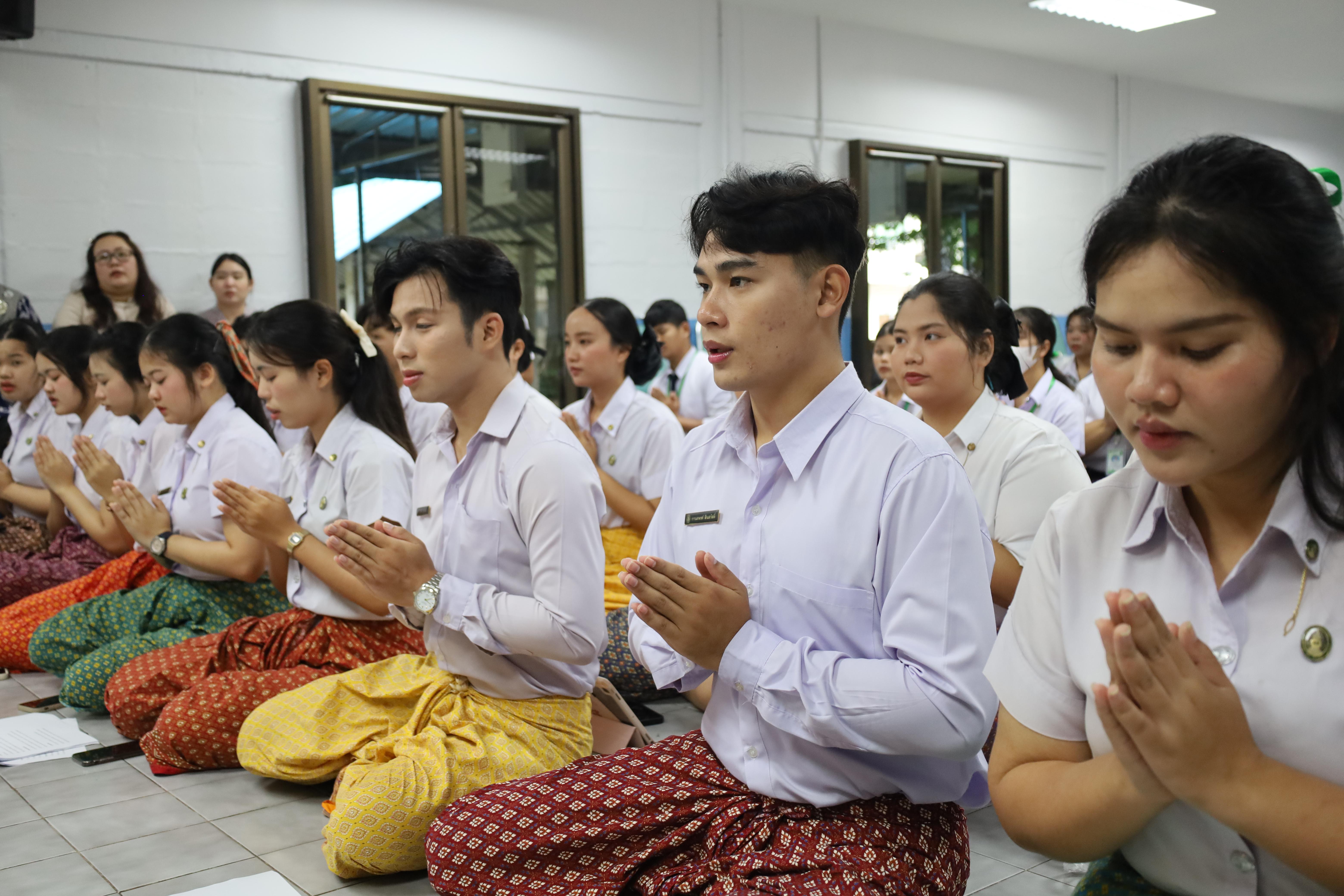 13. ไหว้ครูชมรมสักทองเสียงทิพย์