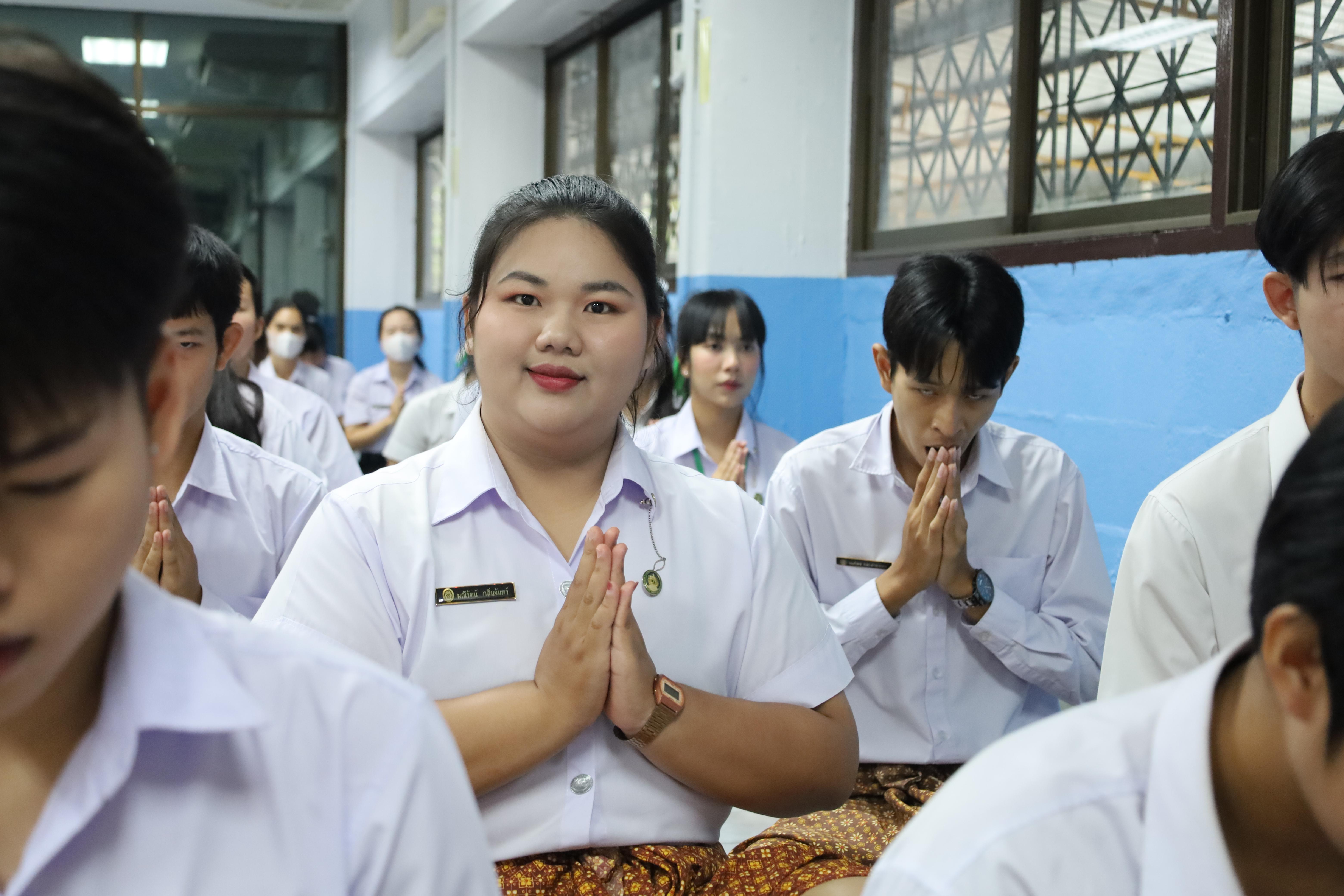 14. ไหว้ครูชมรมสักทองเสียงทิพย์