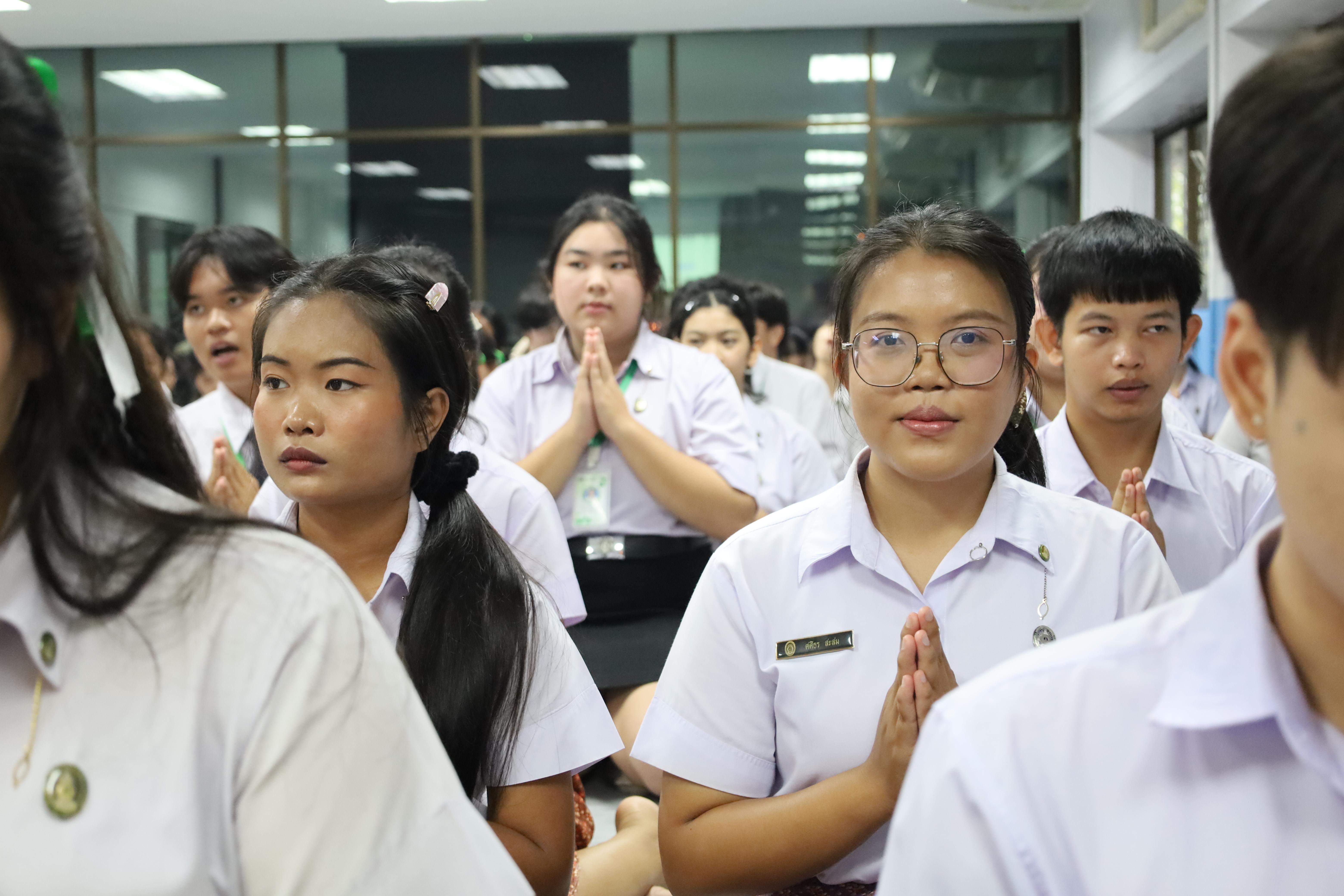 15. ไหว้ครูชมรมสักทองเสียงทิพย์