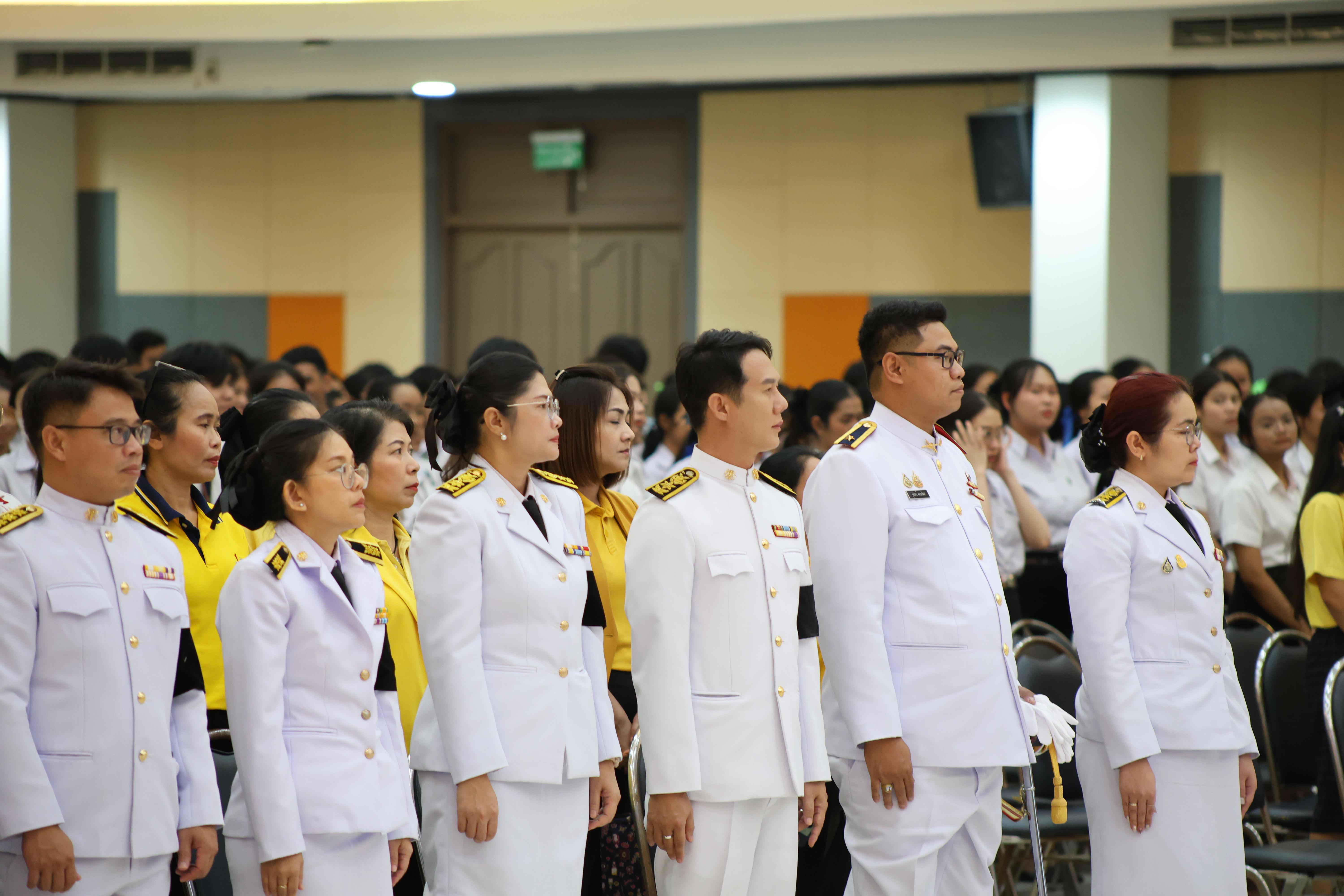 3. พิธีวางพานพุ่มถวายราชสักการะและพิธีน้อมรำลึก เนื่องในวันคล้ายวันพระบรมราชสมภพพระบาทสมเด็จพระบรมชนกาธิเบศรฯ