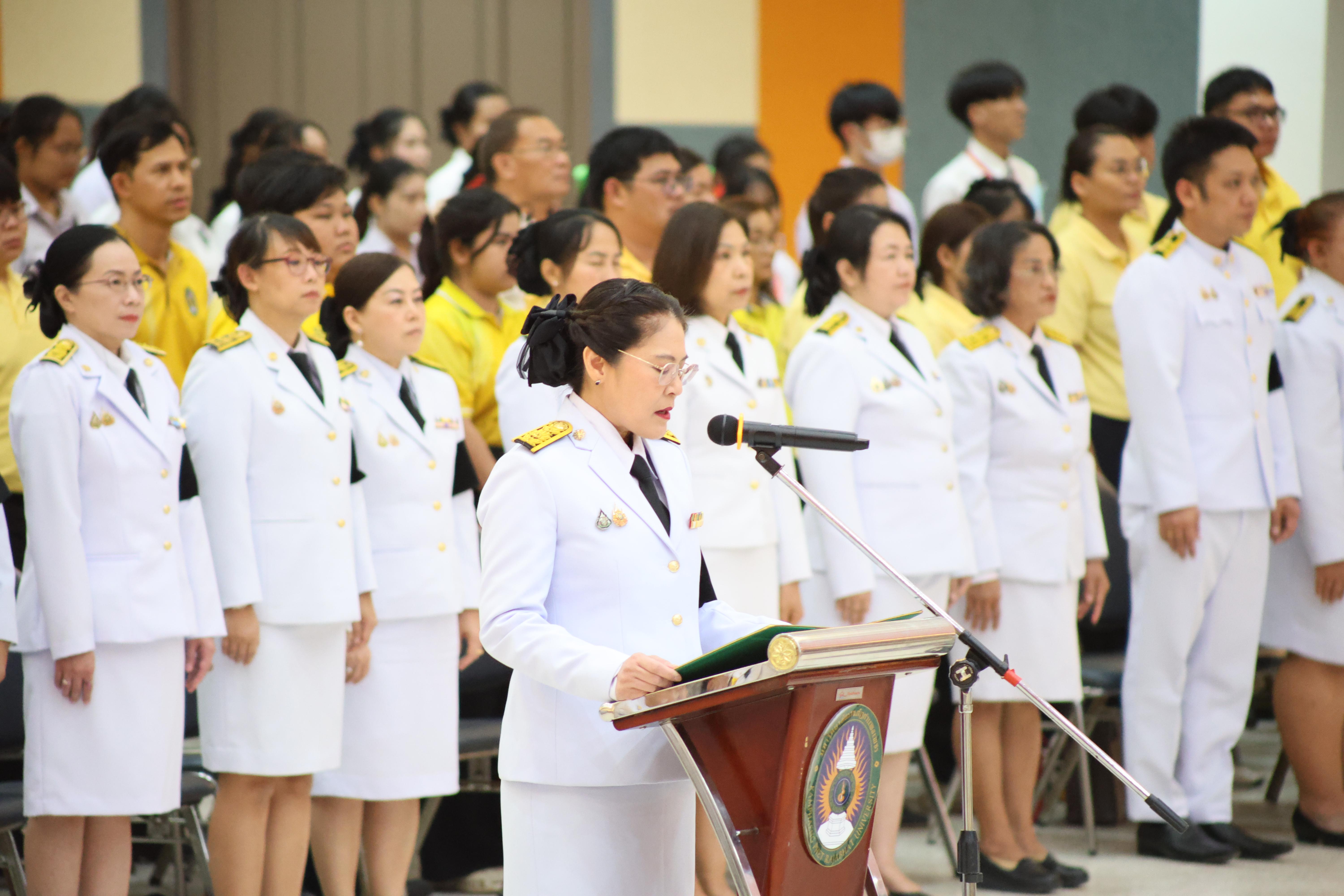 8. พิธีวางพานพุ่มถวายราชสักการะและพิธีน้อมรำลึก เนื่องในวันคล้ายวันพระบรมราชสมภพพระบาทสมเด็จพระบรมชนกาธิเบศรฯ