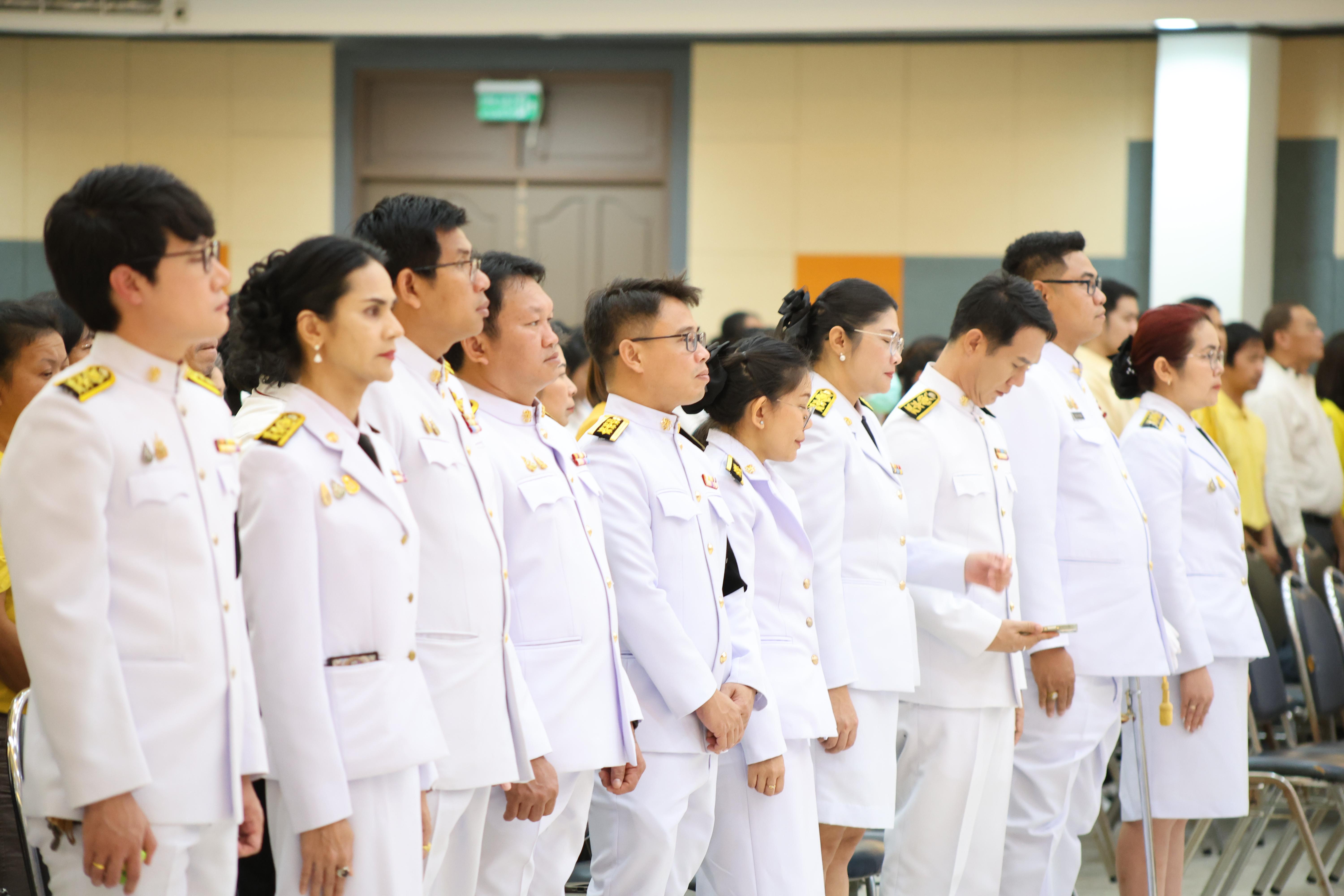 10. พิธีวางพานพุ่มถวายราชสักการะและพิธีน้อมรำลึก เนื่องในวันคล้ายวันพระบรมราชสมภพพระบาทสมเด็จพระบรมชนกาธิเบศรฯ