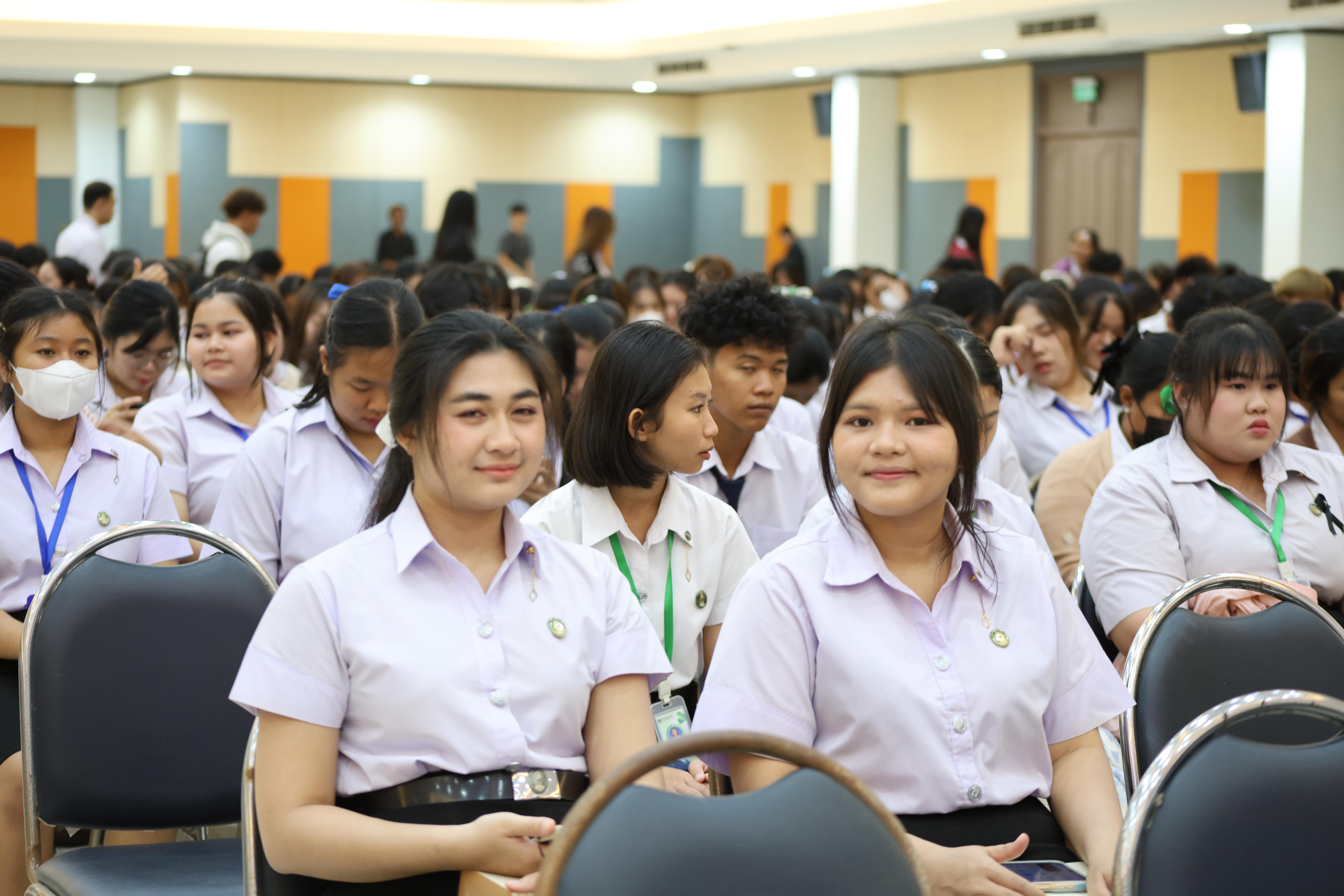 20. พิธีวางพานพุ่มถวายราชสักการะและพิธีน้อมรำลึก เนื่องในวันคล้ายวันพระบรมราชสมภพพระบาทสมเด็จพระบรมชนกาธิเบศรฯ