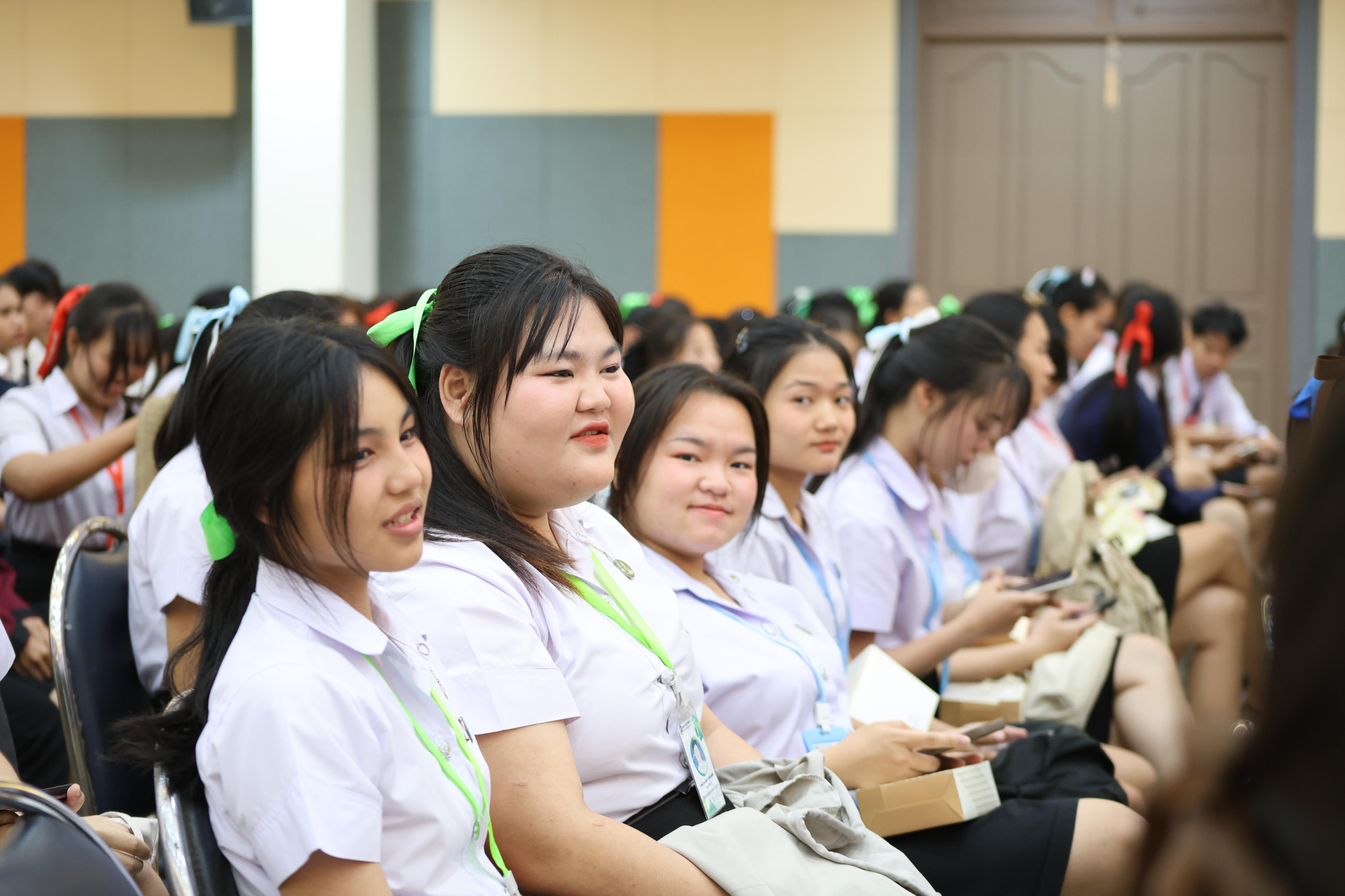 22. พิธีวางพานพุ่มถวายราชสักการะและพิธีน้อมรำลึก เนื่องในวันคล้ายวันพระบรมราชสมภพพระบาทสมเด็จพระบรมชนกาธิเบศรฯ