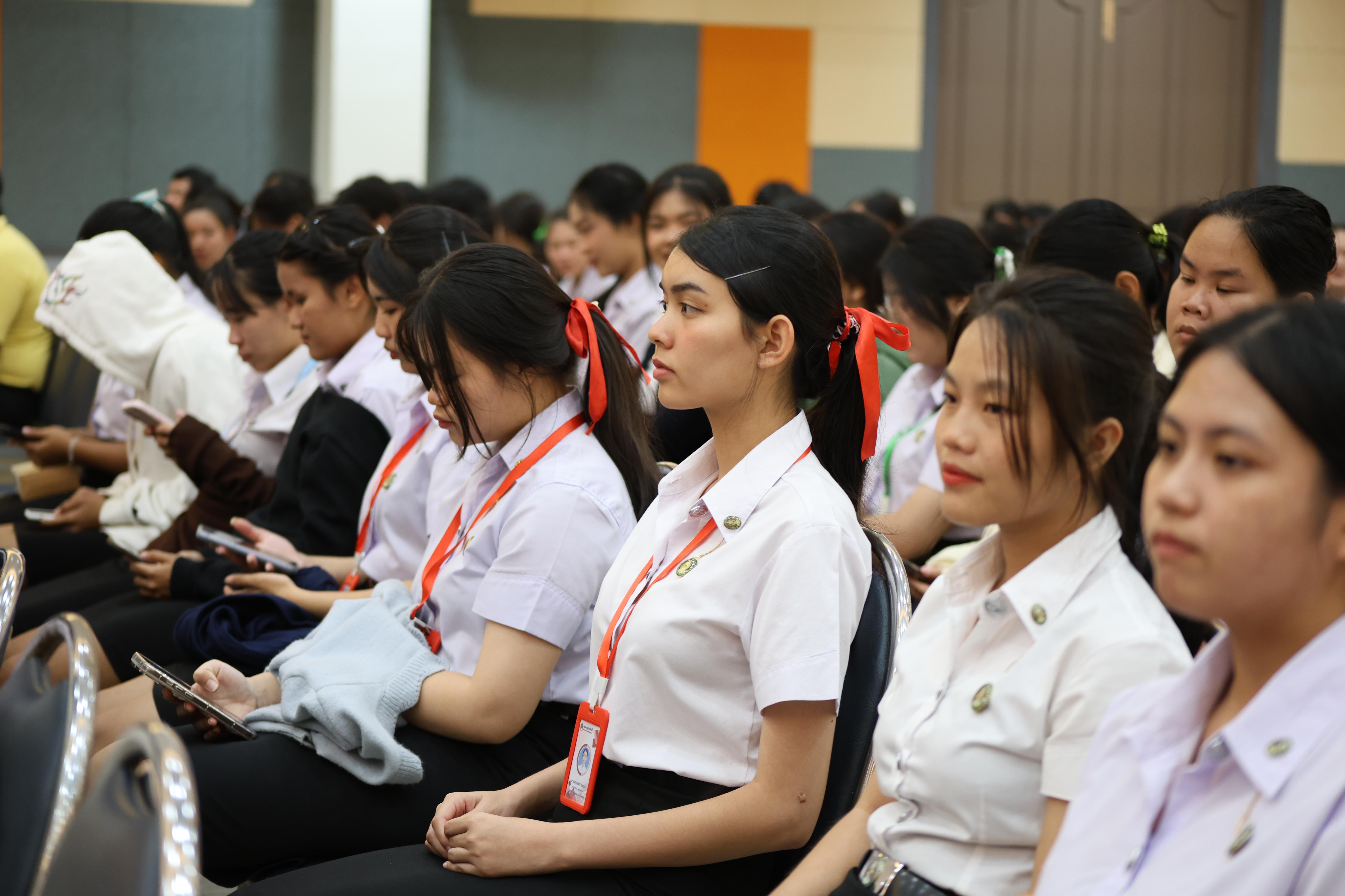 23. พิธีวางพานพุ่มถวายราชสักการะและพิธีน้อมรำลึก เนื่องในวันคล้ายวันพระบรมราชสมภพพระบาทสมเด็จพระบรมชนกาธิเบศรฯ