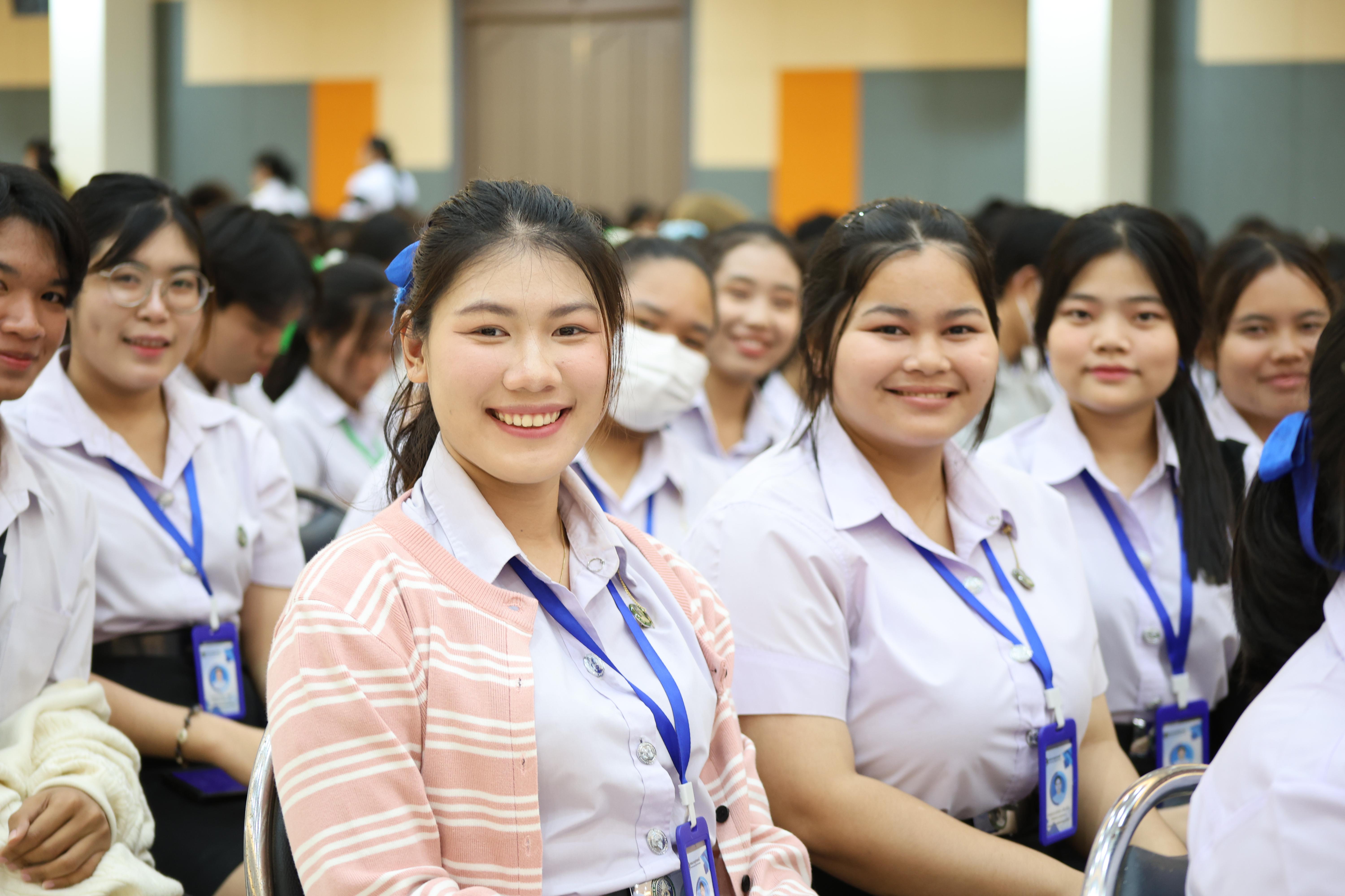 24. พิธีวางพานพุ่มถวายราชสักการะและพิธีน้อมรำลึก เนื่องในวันคล้ายวันพระบรมราชสมภพพระบาทสมเด็จพระบรมชนกาธิเบศรฯ