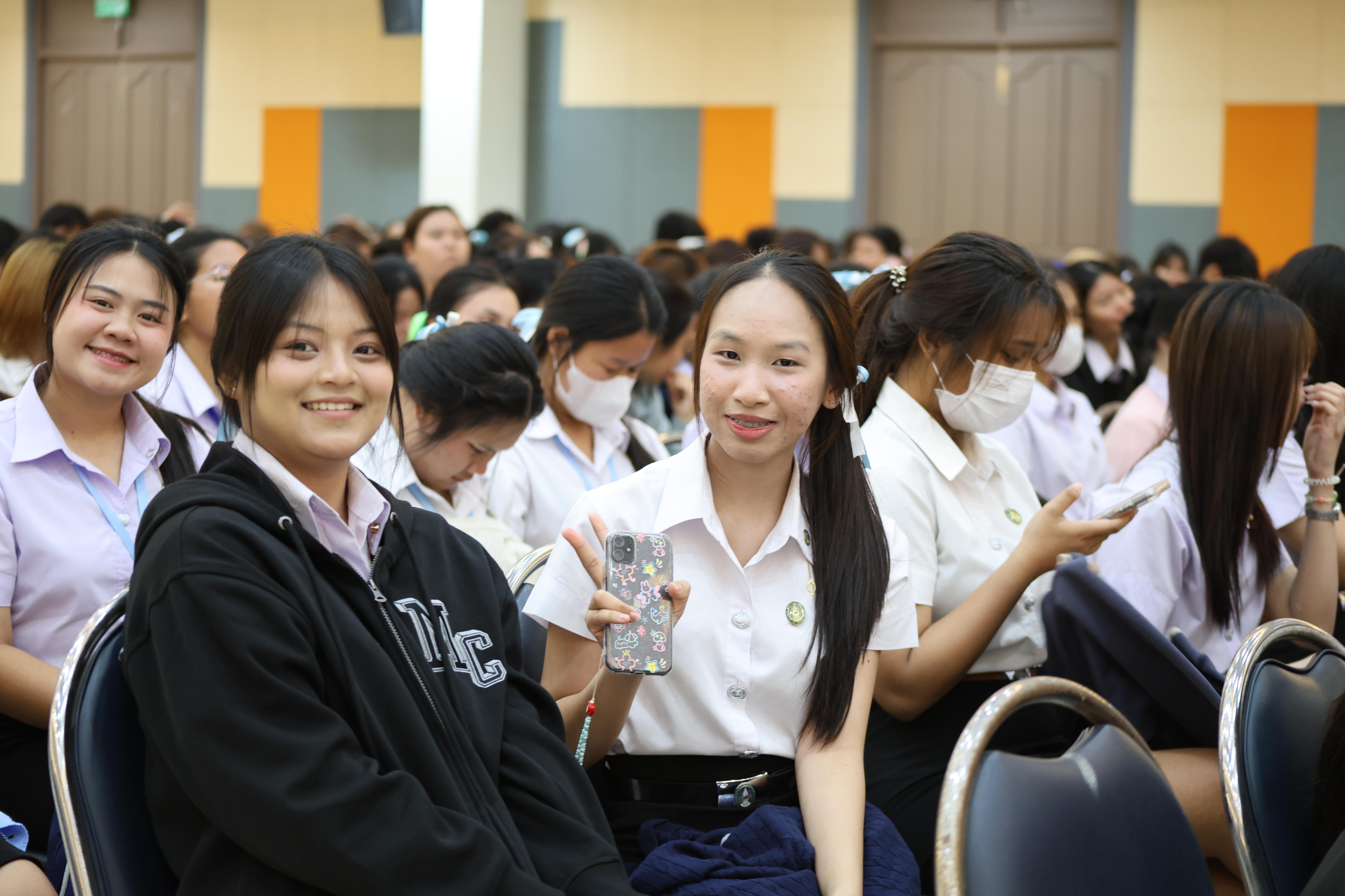 26. พิธีวางพานพุ่มถวายราชสักการะและพิธีน้อมรำลึก เนื่องในวันคล้ายวันพระบรมราชสมภพพระบาทสมเด็จพระบรมชนกาธิเบศรฯ