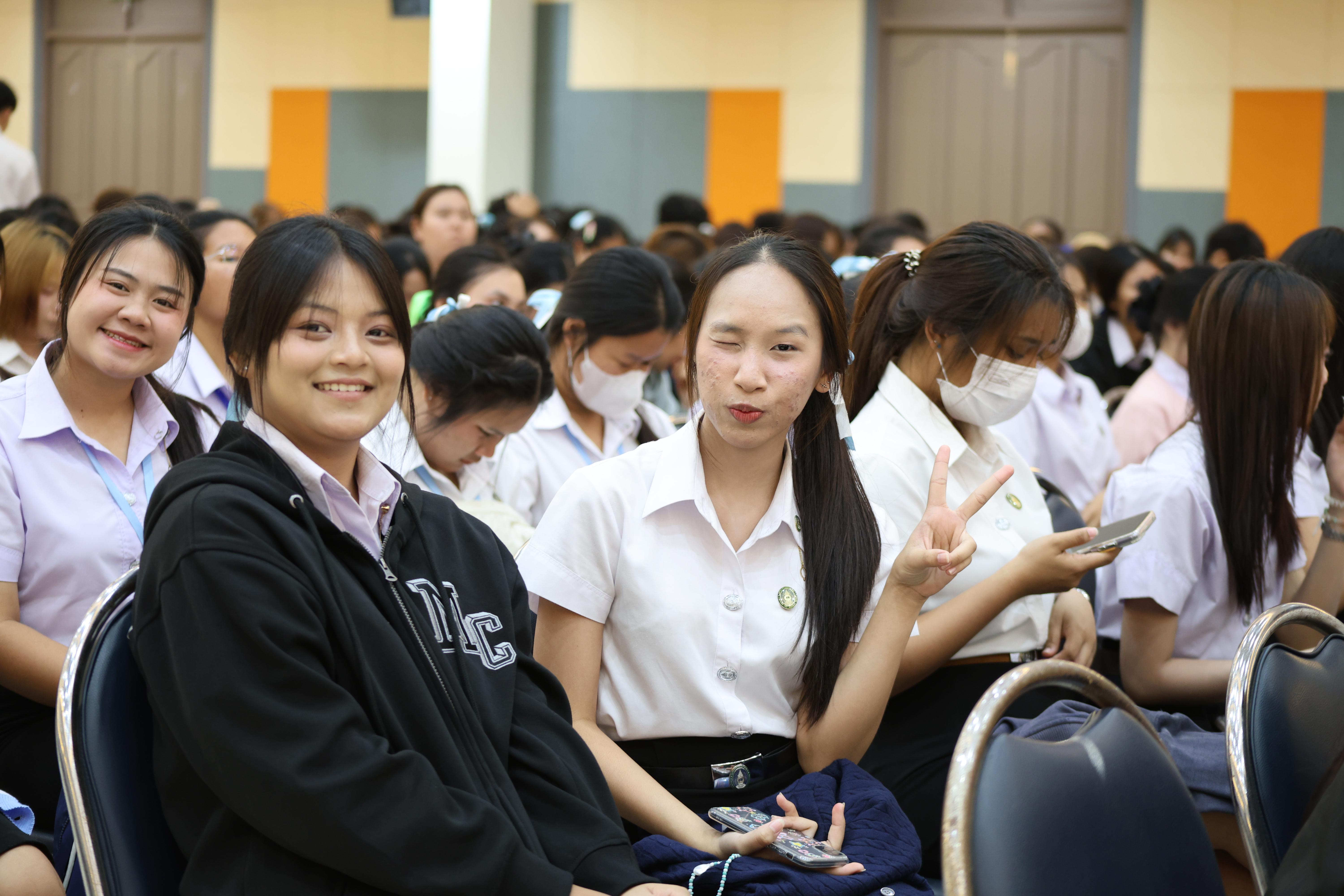 27. พิธีวางพานพุ่มถวายราชสักการะและพิธีน้อมรำลึก เนื่องในวันคล้ายวันพระบรมราชสมภพพระบาทสมเด็จพระบรมชนกาธิเบศรฯ