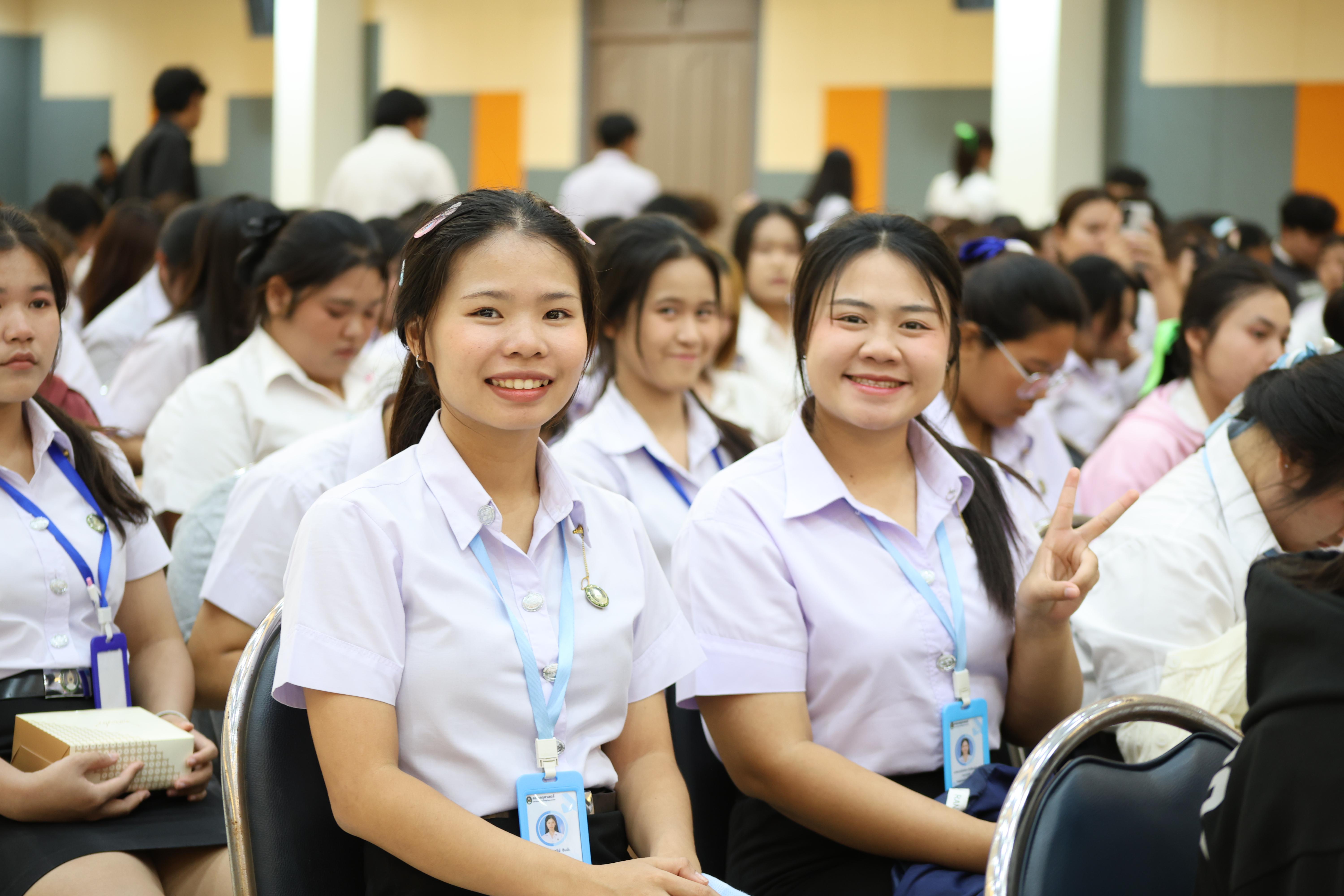 28. พิธีวางพานพุ่มถวายราชสักการะและพิธีน้อมรำลึก เนื่องในวันคล้ายวันพระบรมราชสมภพพระบาทสมเด็จพระบรมชนกาธิเบศรฯ