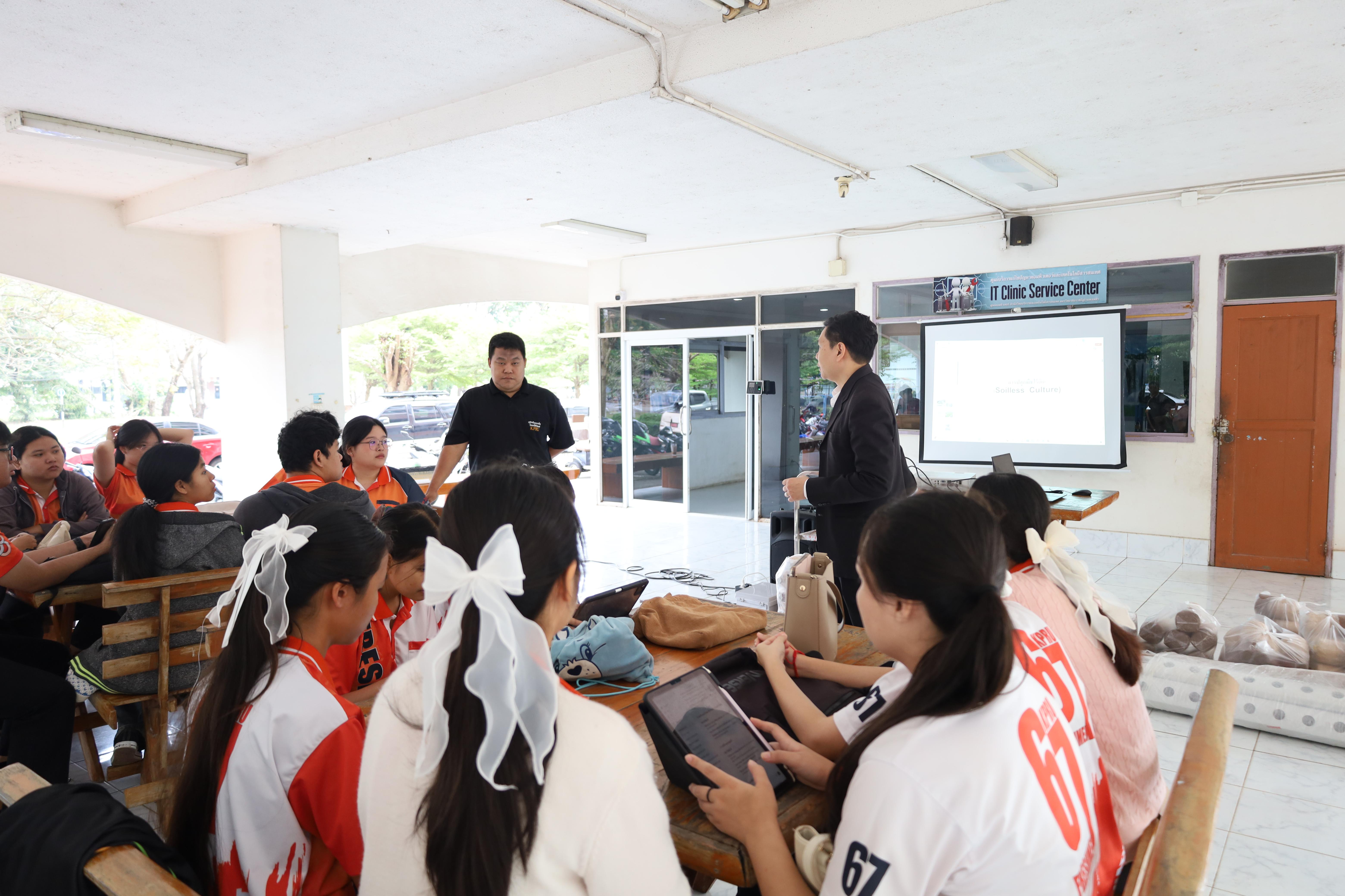 9. การมอบโรงเรือนปลูกพืชไร้ดิน