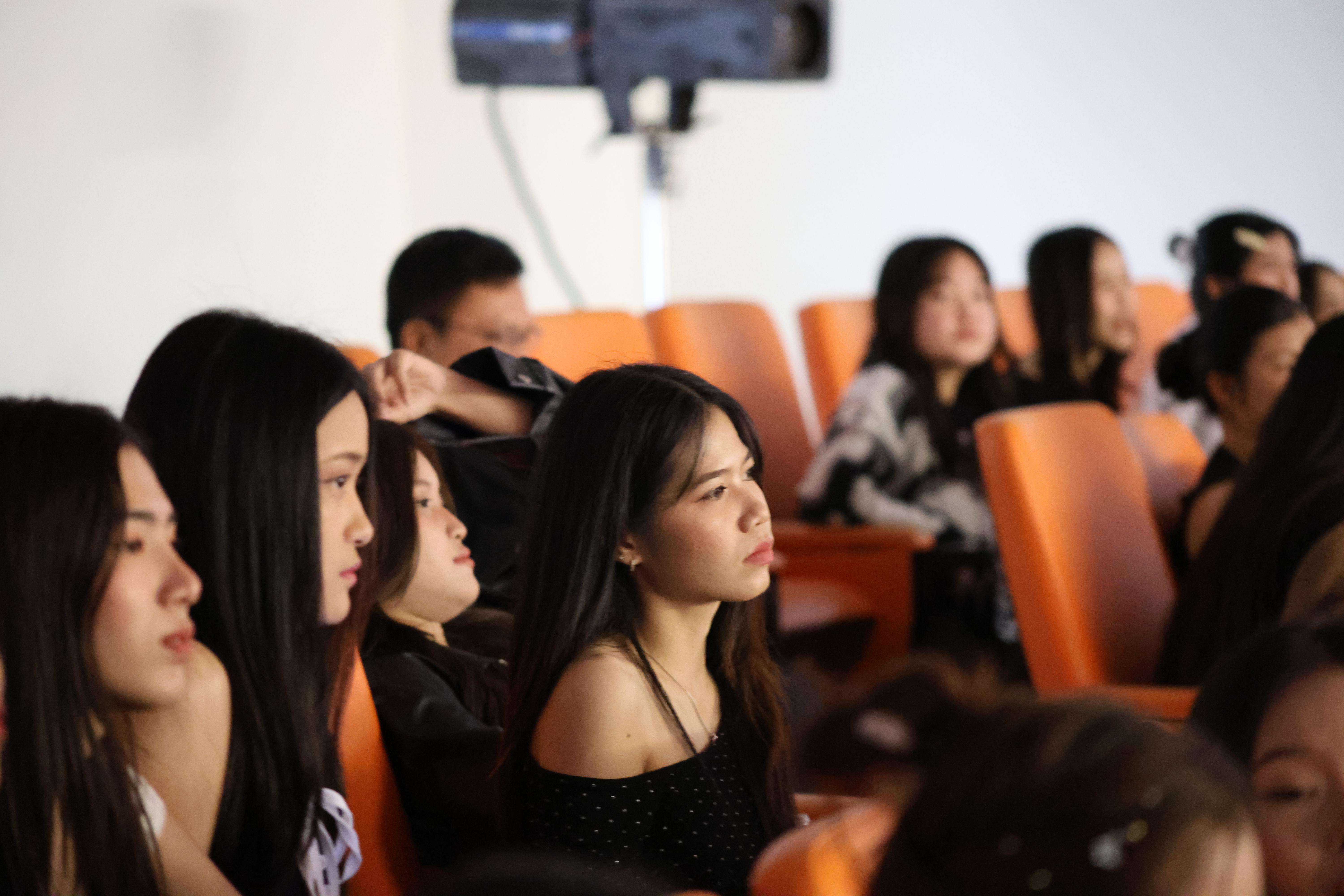 100. Christmas Party 2025