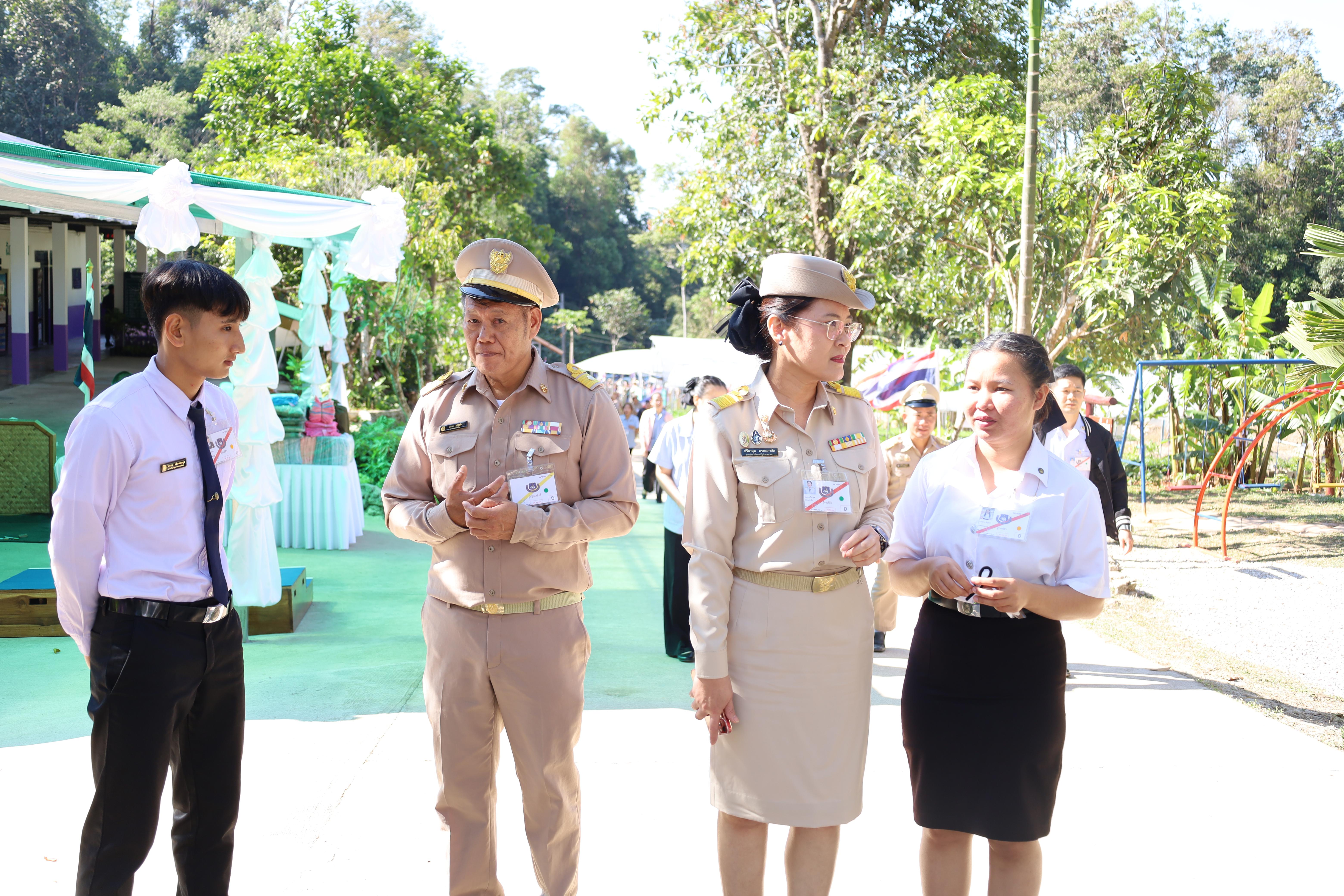 48. รับเสด็จฯ สมเด็จพระกนิษฐาธิราชเจ้า กรมสมเด็จพระเทพรัตนราชสุดาฯ สยามบรมราชกุมารี