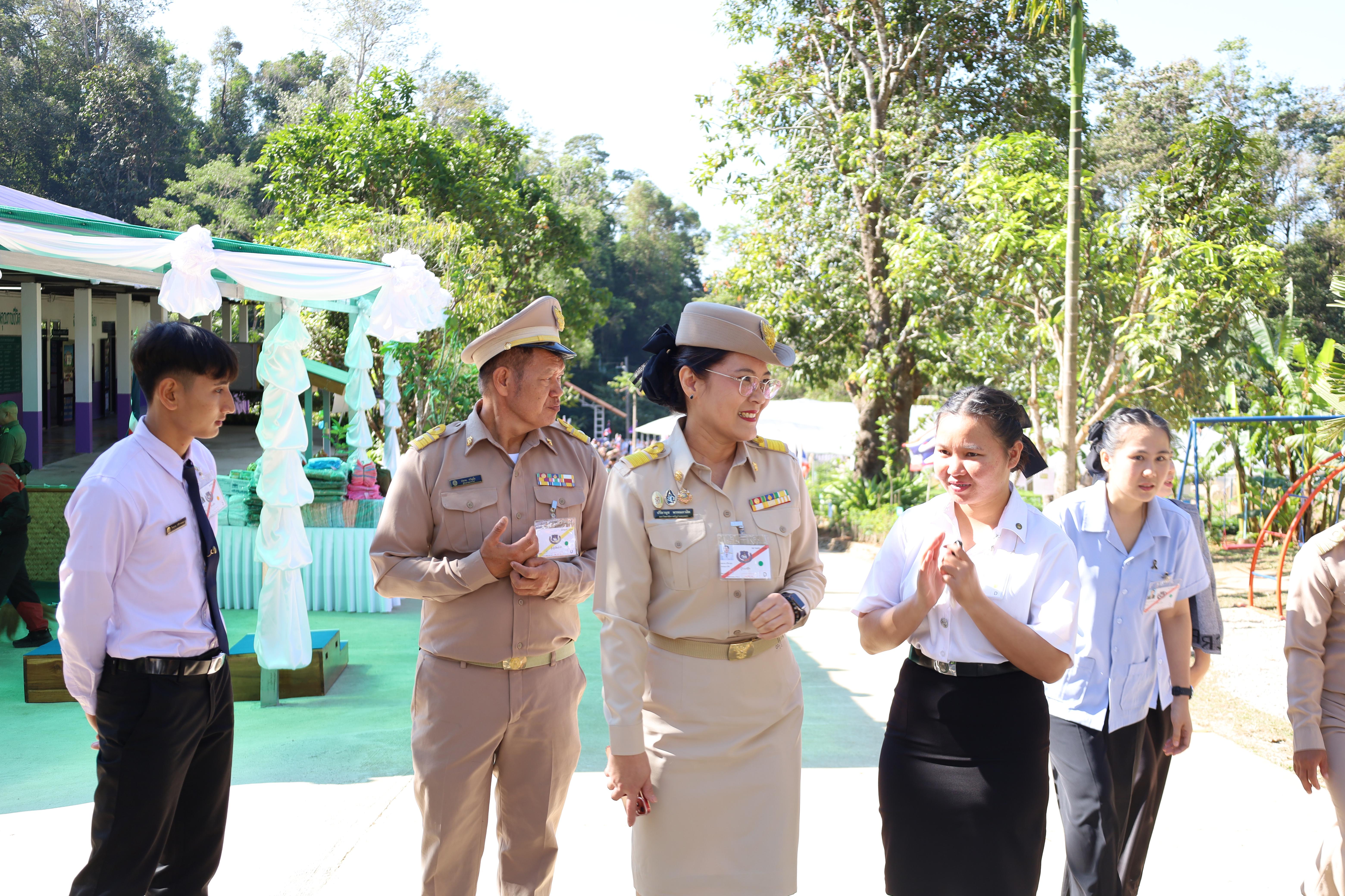 49. รับเสด็จฯ สมเด็จพระกนิษฐาธิราชเจ้า กรมสมเด็จพระเทพรัตนราชสุดาฯ สยามบรมราชกุมารี