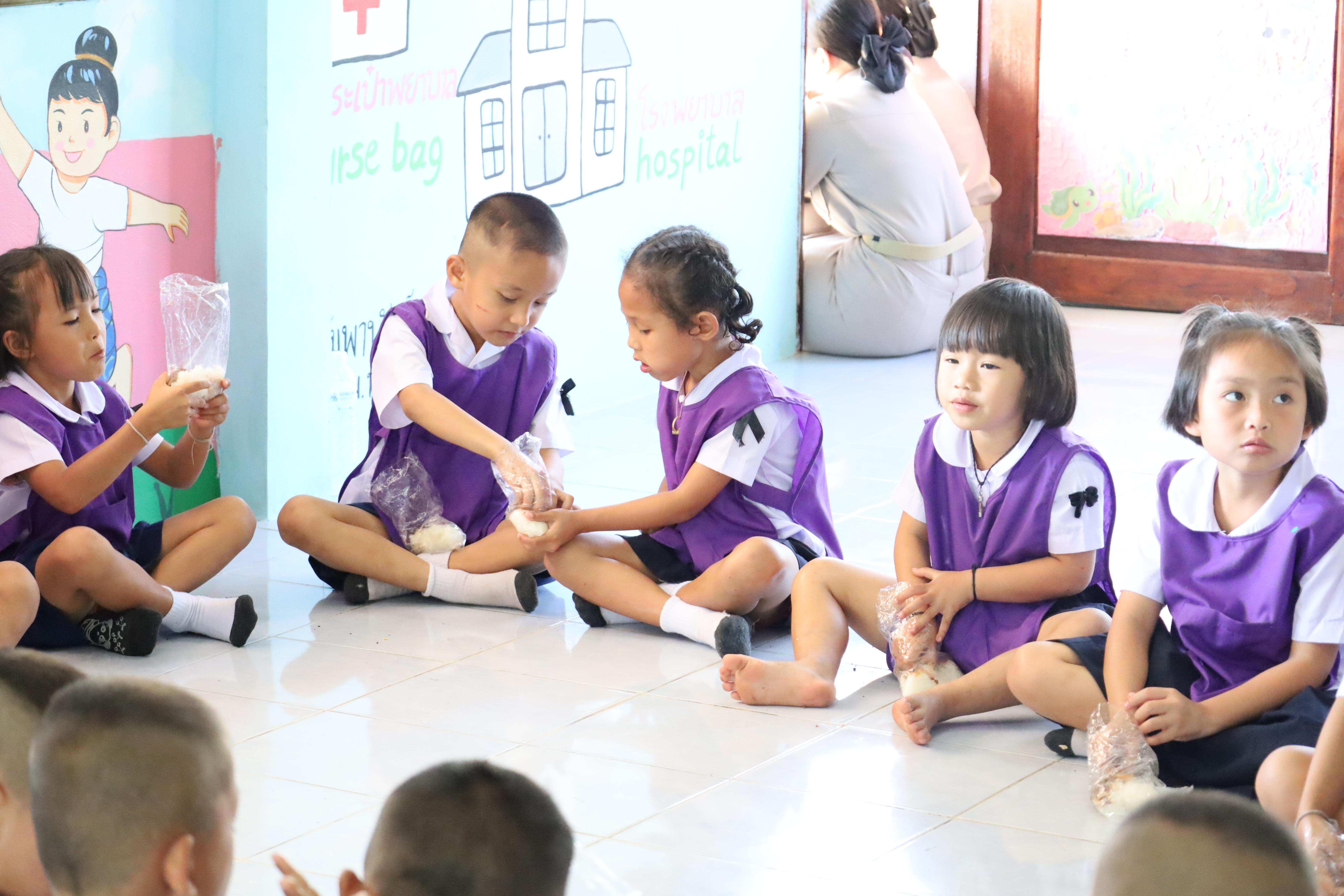 126. รับเสด็จฯ สมเด็จพระกนิษฐาธิราชเจ้า กรมสมเด็จพระเทพรัตนราชสุดาฯ สยามบรมราชกุมารี