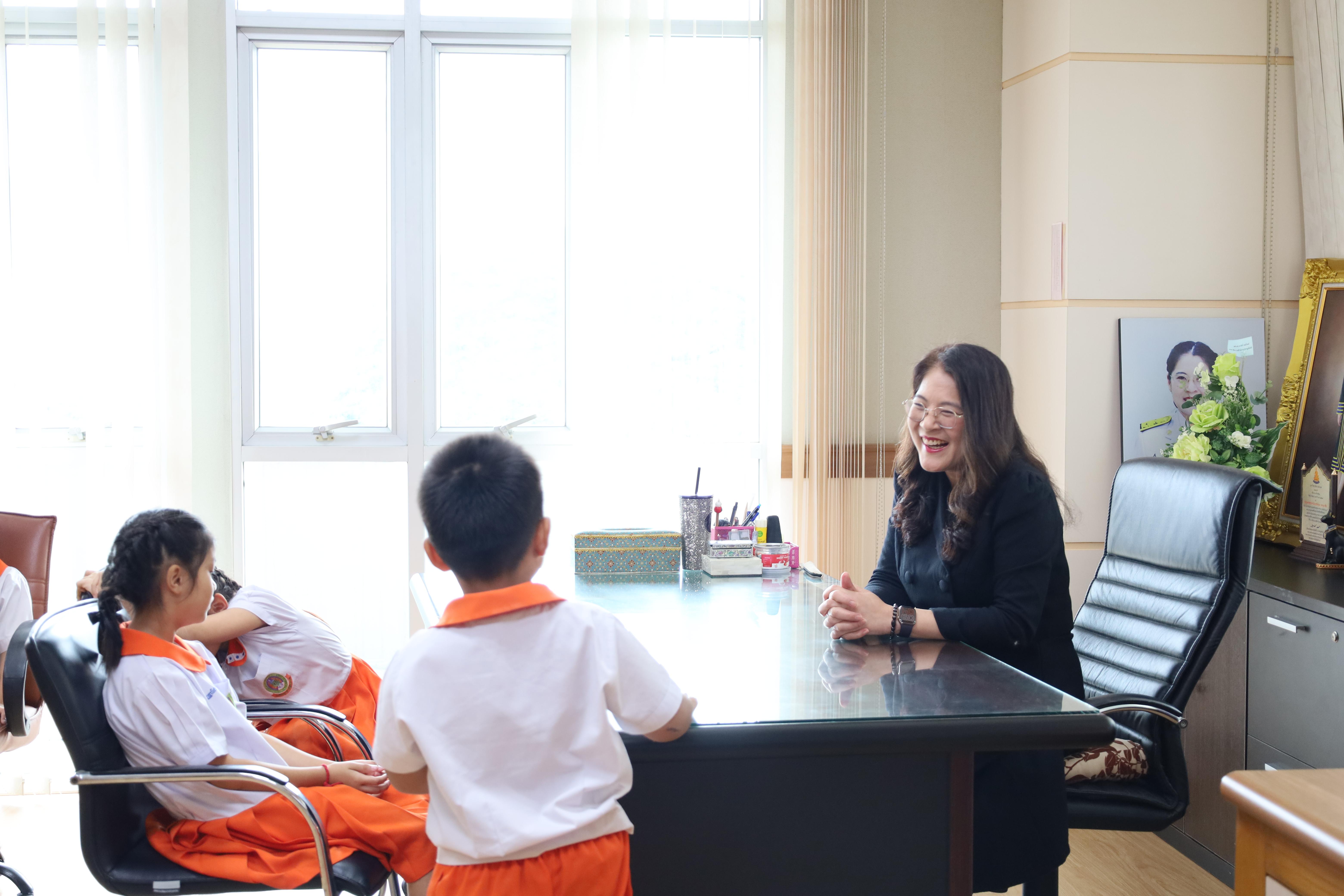 8. นักเรียนอนุบาลราชภัฏกำแพงเพชรเข้าพบอธิการบดี