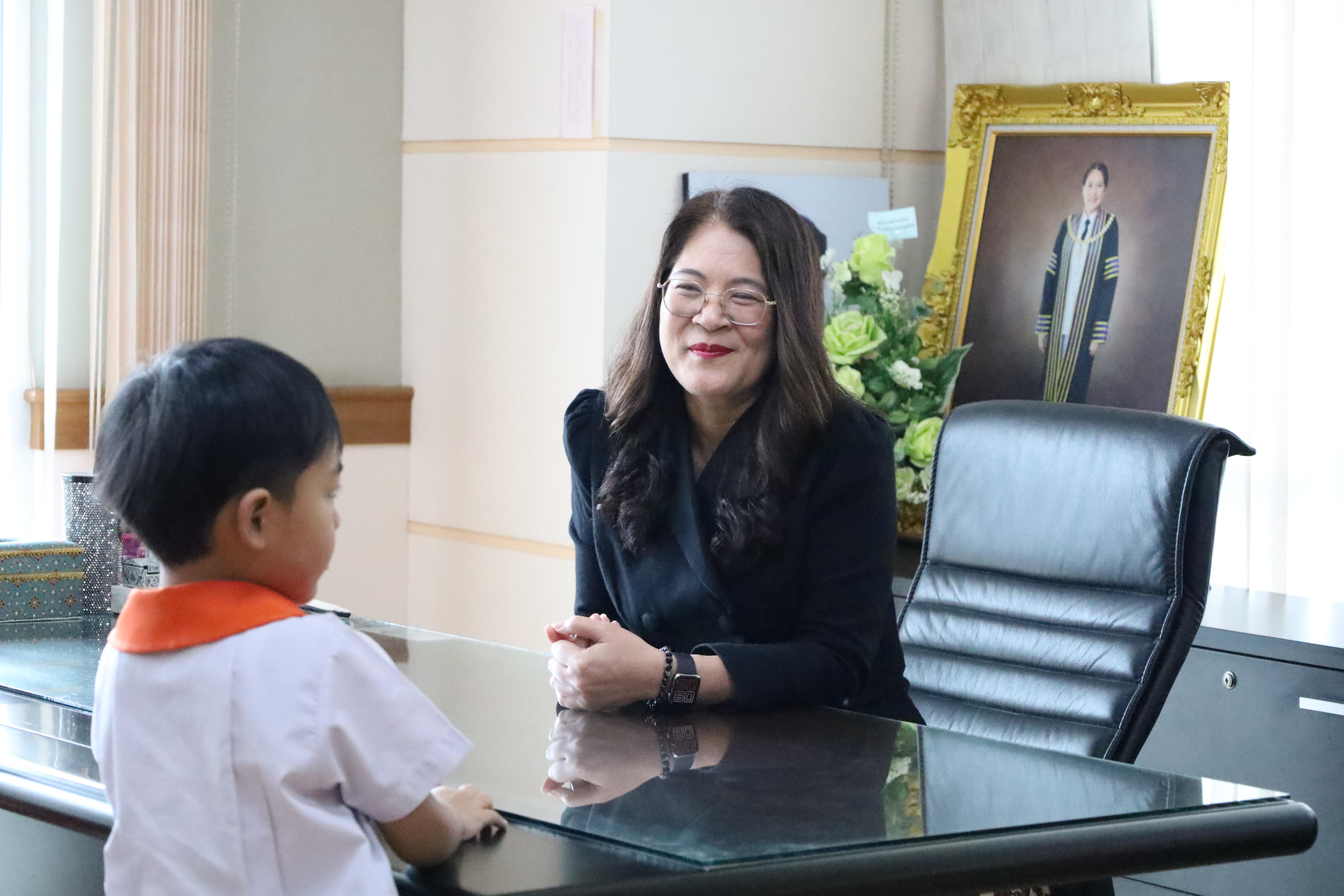 13. นักเรียนอนุบาลราชภัฏกำแพงเพชรเข้าพบอธิการบดี