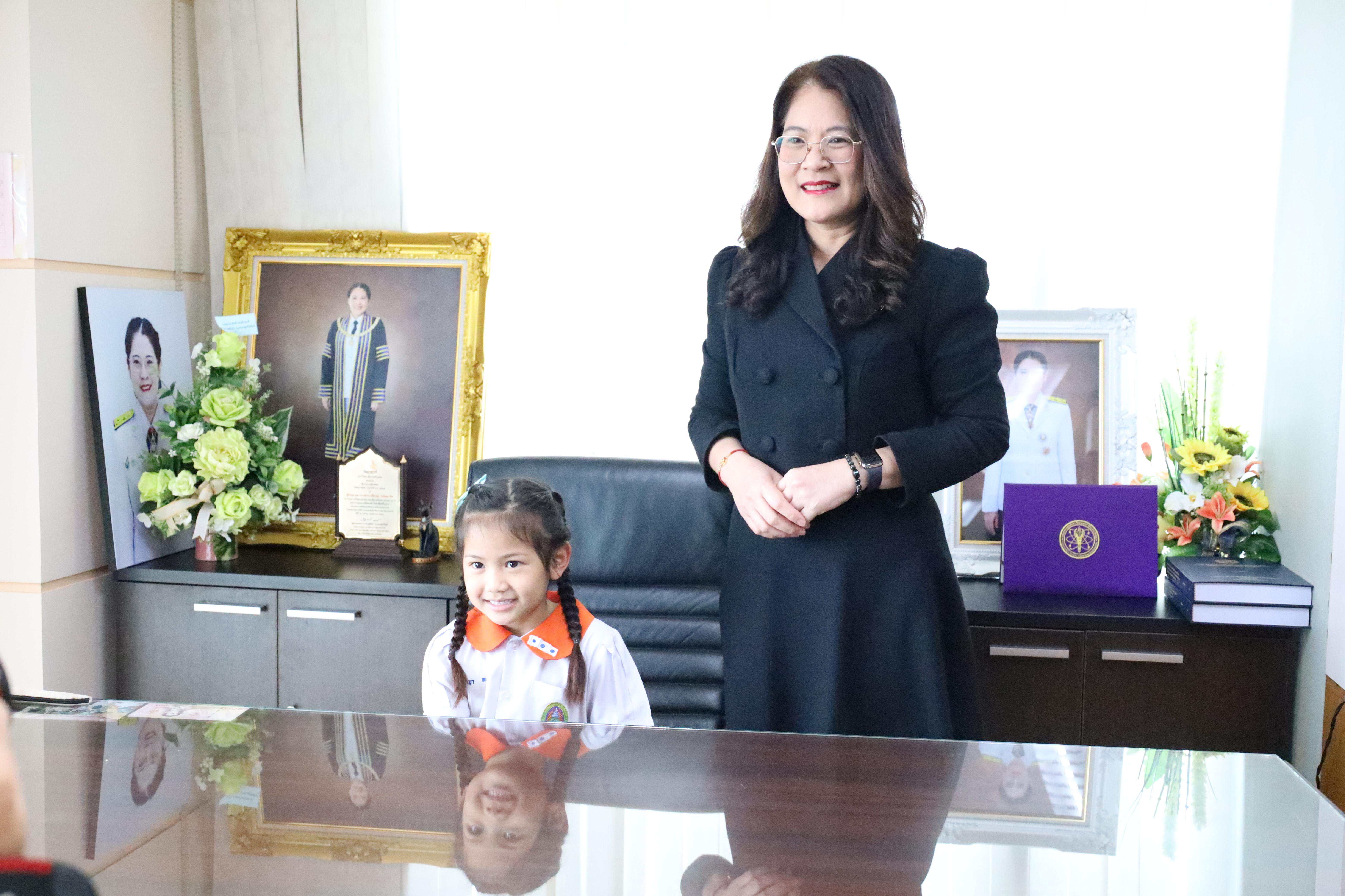 15. นักเรียนอนุบาลราชภัฏกำแพงเพชรเข้าพบอธิการบดี