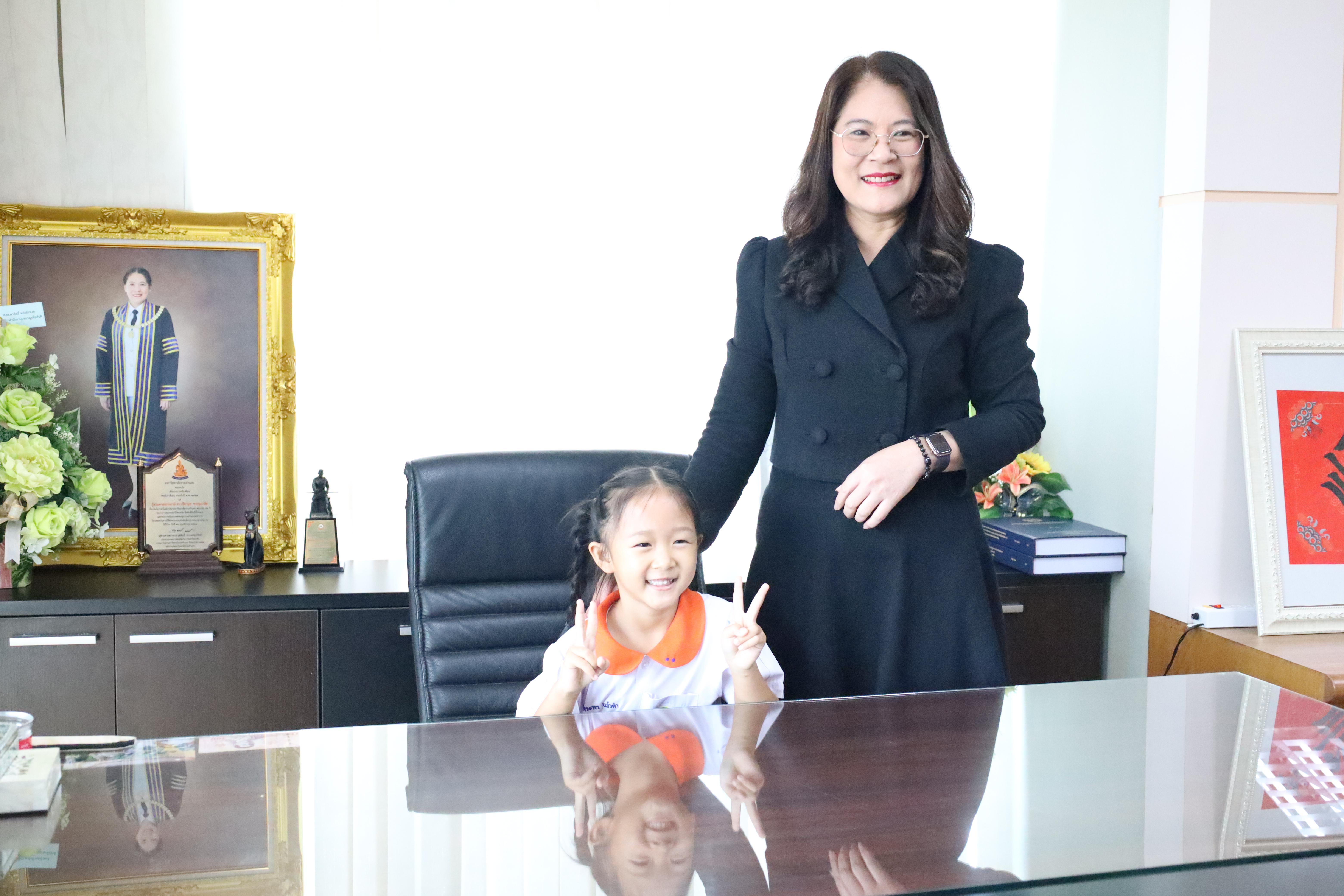 17. นักเรียนอนุบาลราชภัฏกำแพงเพชรเข้าพบอธิการบดี