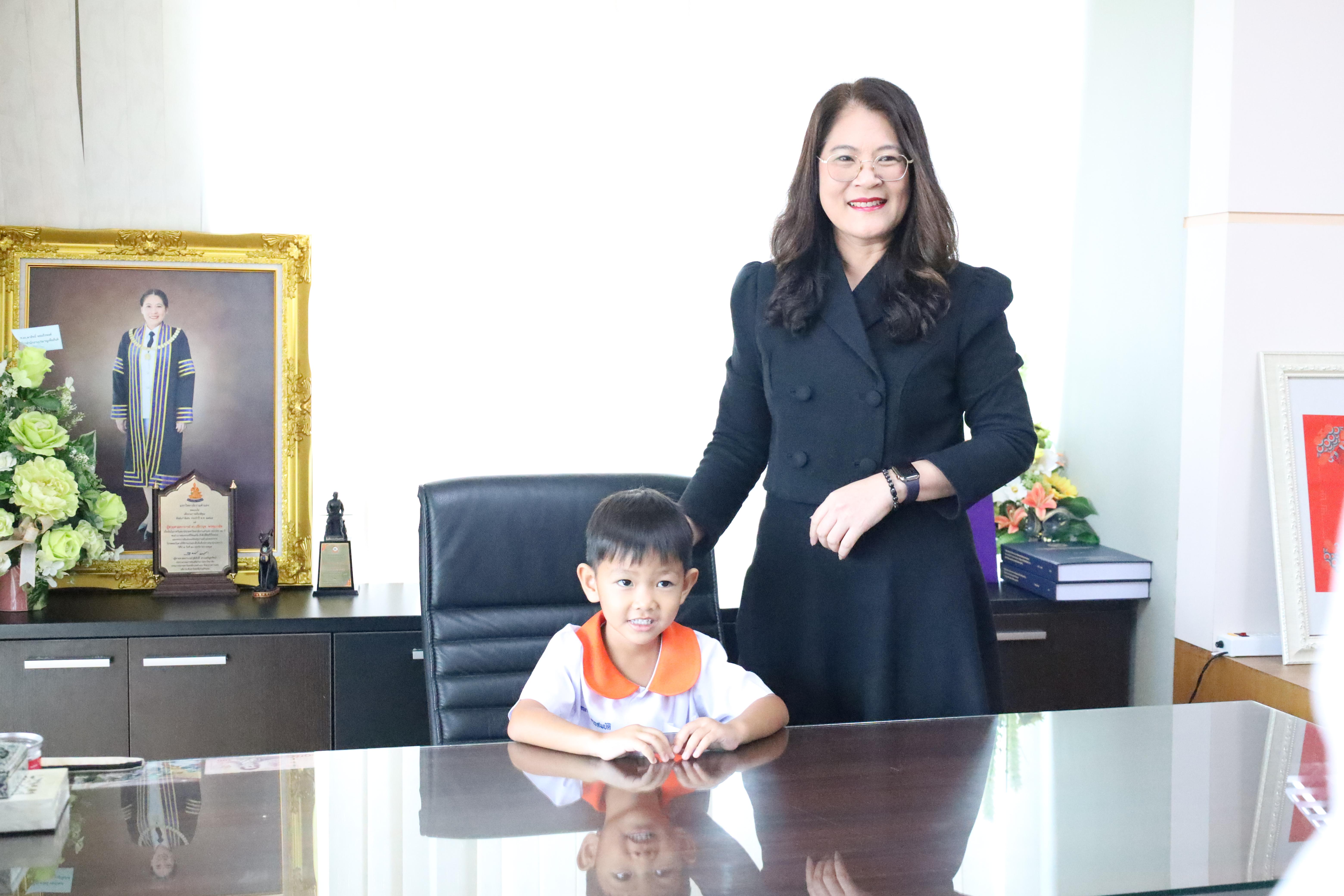 20. นักเรียนอนุบาลราชภัฏกำแพงเพชรเข้าพบอธิการบดี