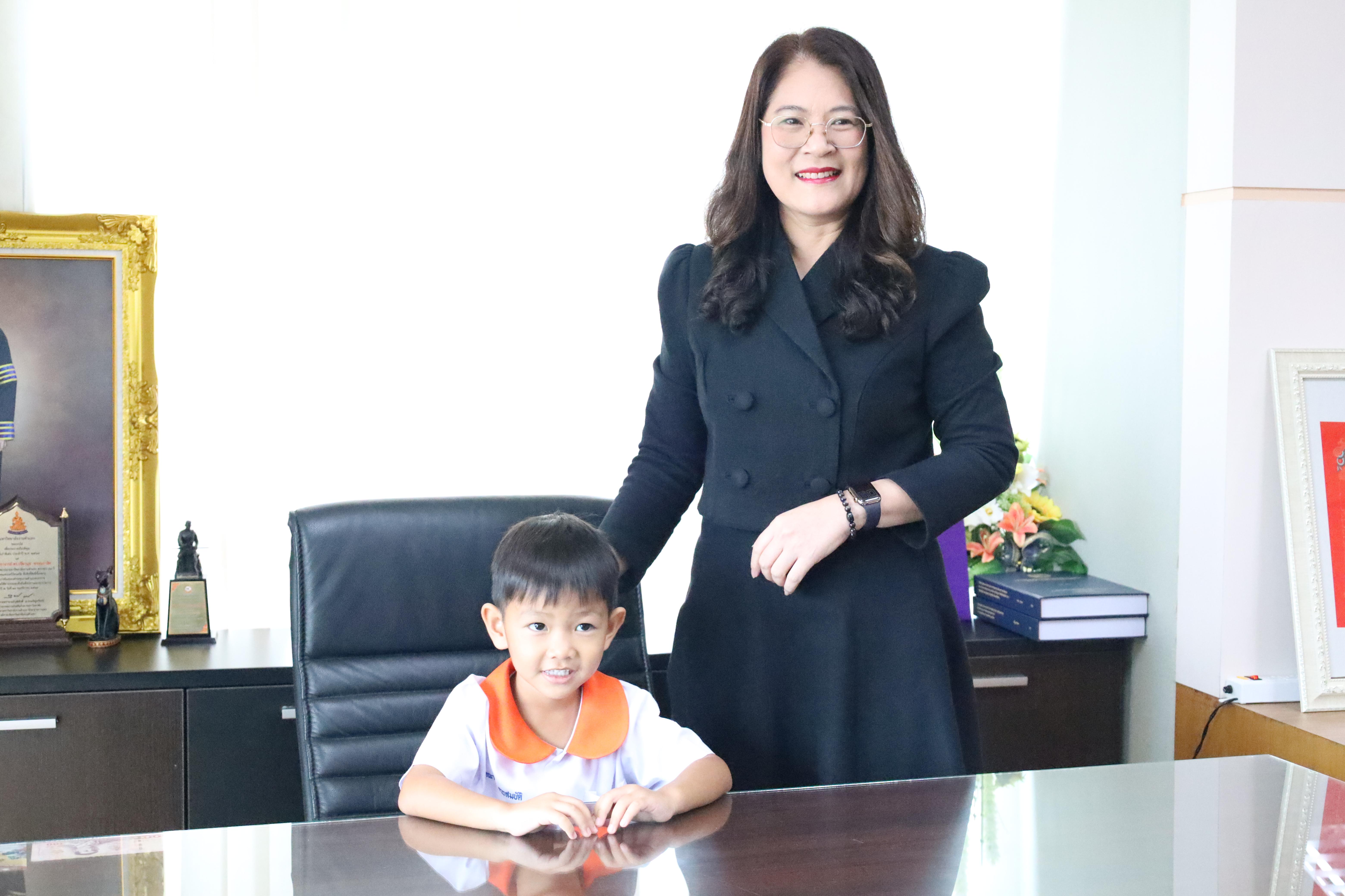 21. นักเรียนอนุบาลราชภัฏกำแพงเพชรเข้าพบอธิการบดี