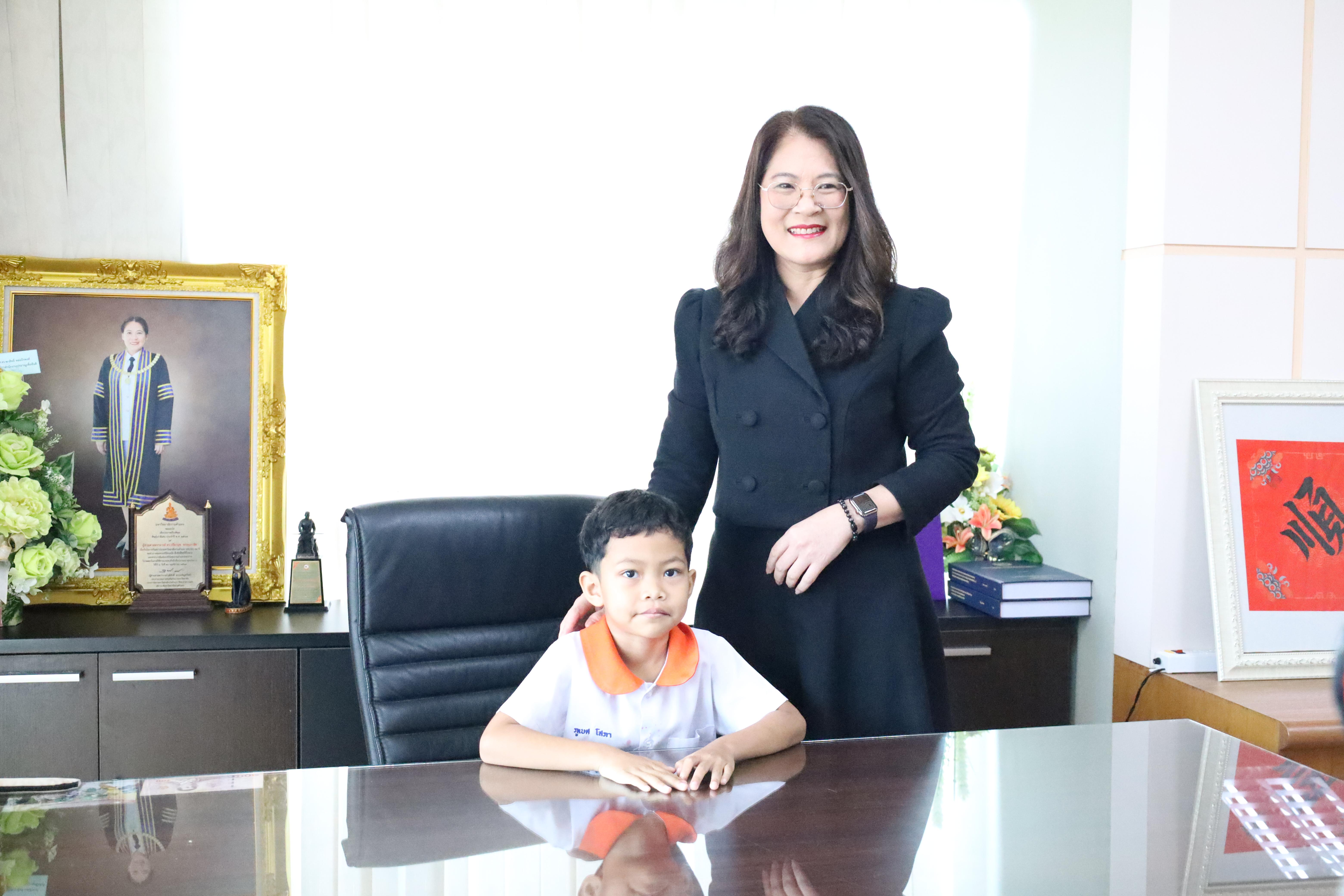 23. นักเรียนอนุบาลราชภัฏกำแพงเพชรเข้าพบอธิการบดี