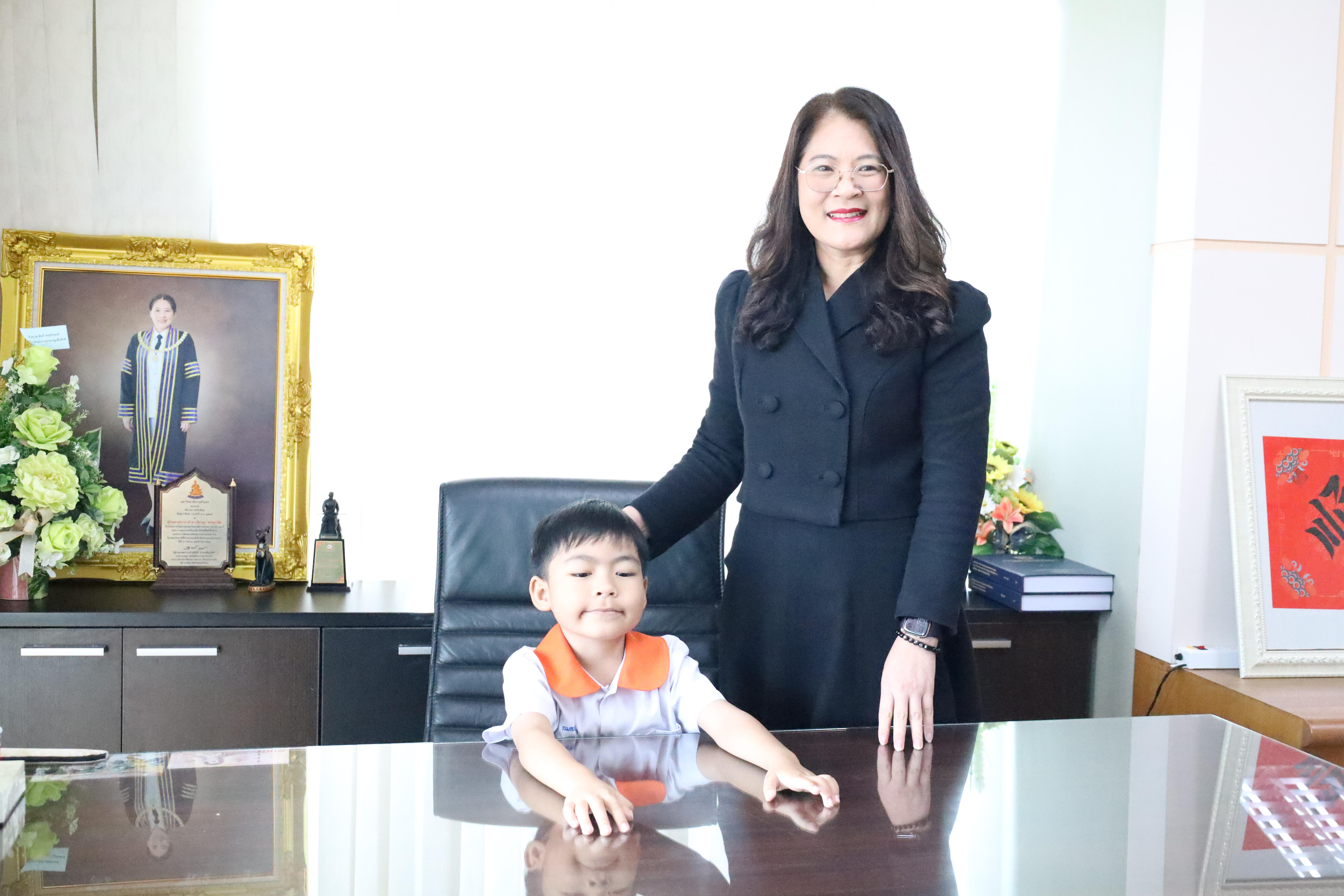 25. นักเรียนอนุบาลราชภัฏกำแพงเพชรเข้าพบอธิการบดี