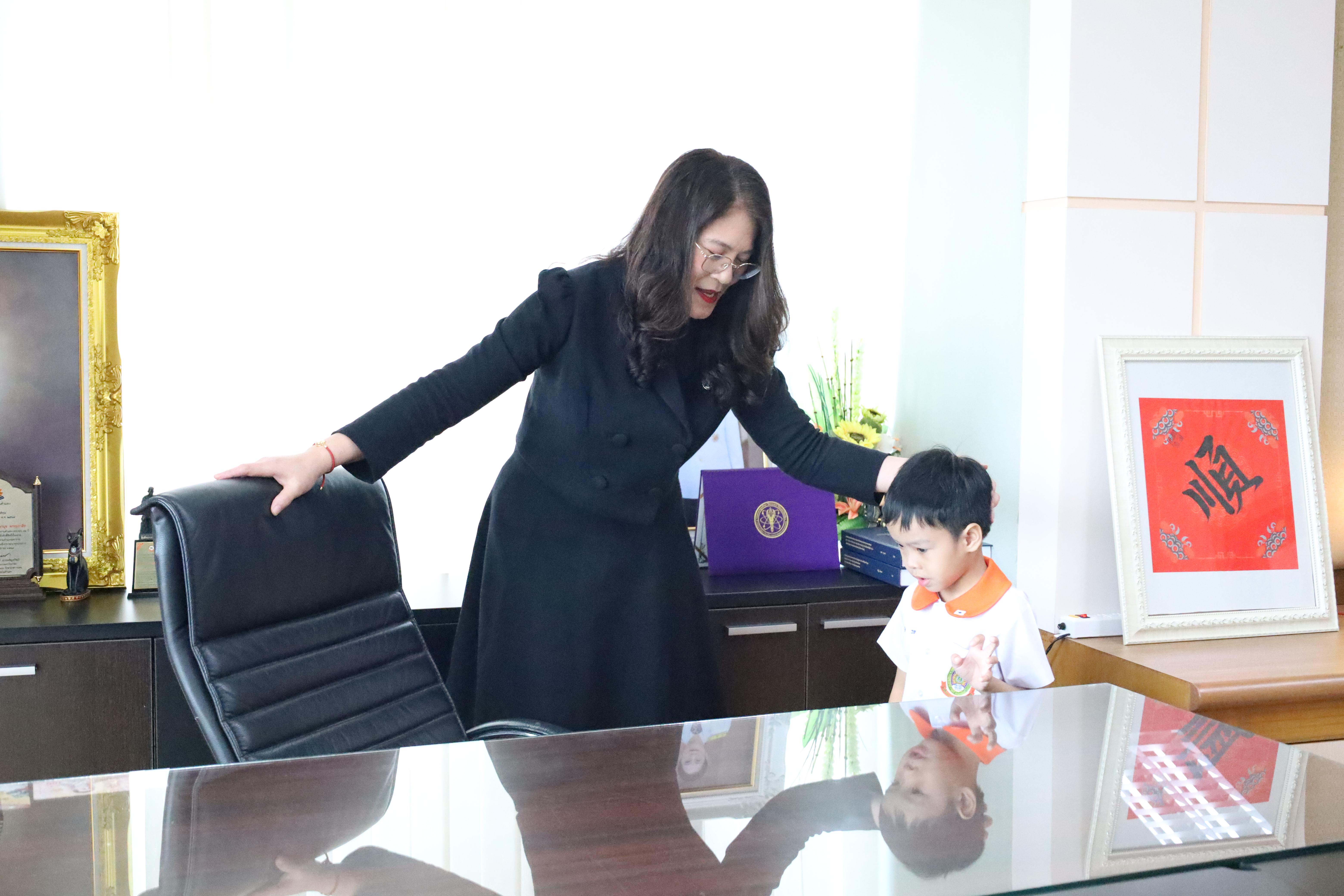 27. นักเรียนอนุบาลราชภัฏกำแพงเพชรเข้าพบอธิการบดี