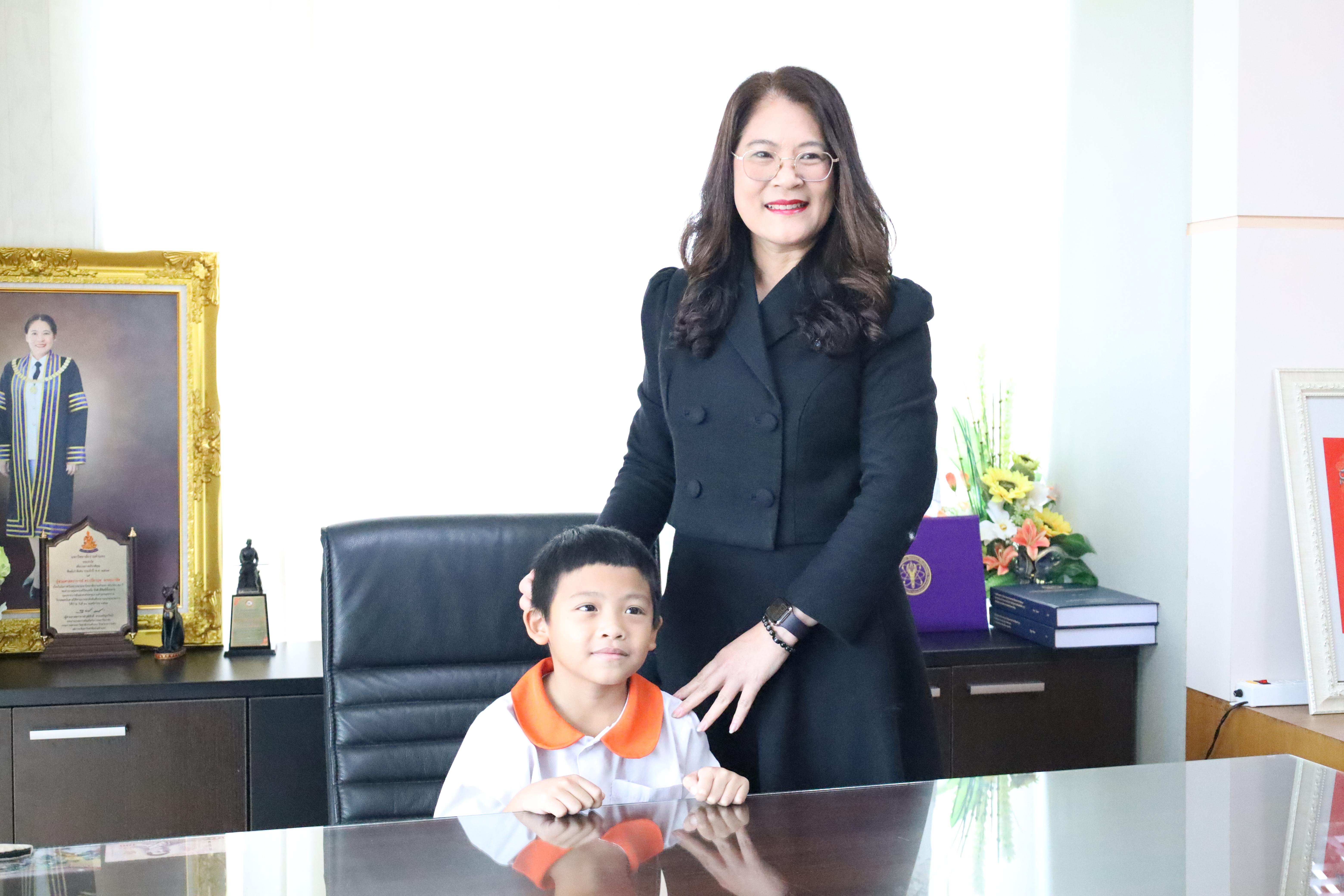 32. นักเรียนอนุบาลราชภัฏกำแพงเพชรเข้าพบอธิการบดี