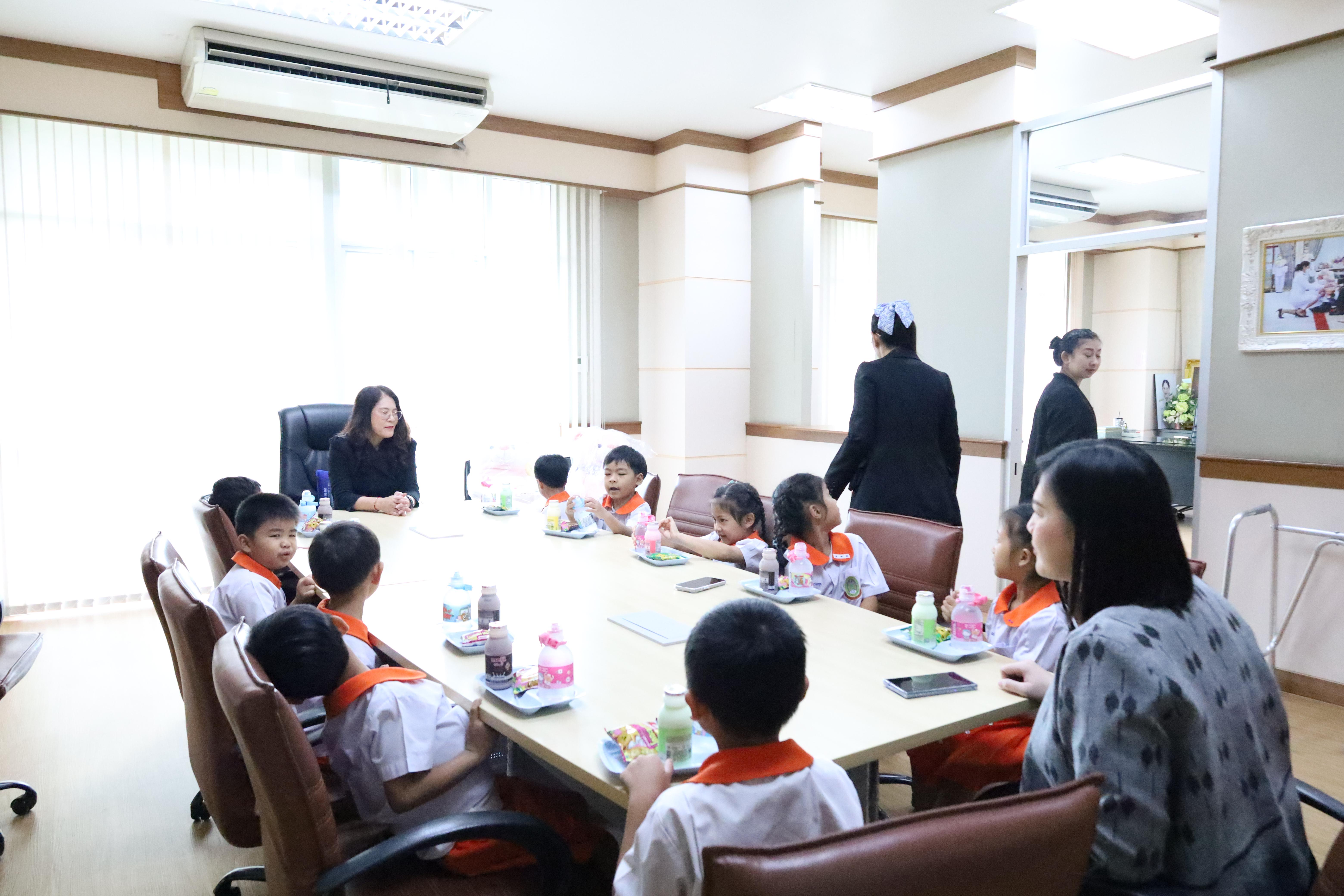 39. นักเรียนอนุบาลราชภัฏกำแพงเพชรเข้าพบอธิการบดี