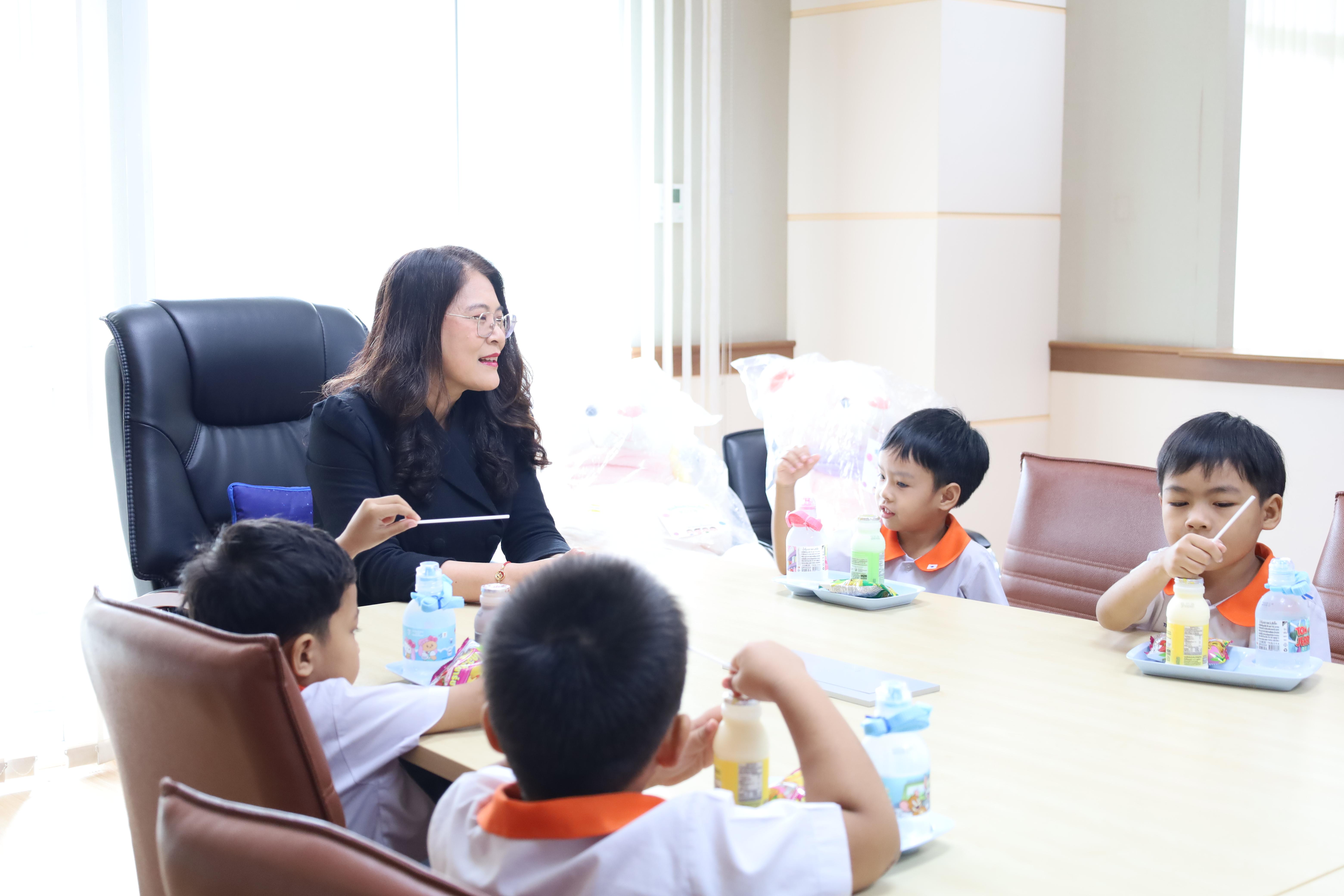 41. นักเรียนอนุบาลราชภัฏกำแพงเพชรเข้าพบอธิการบดี