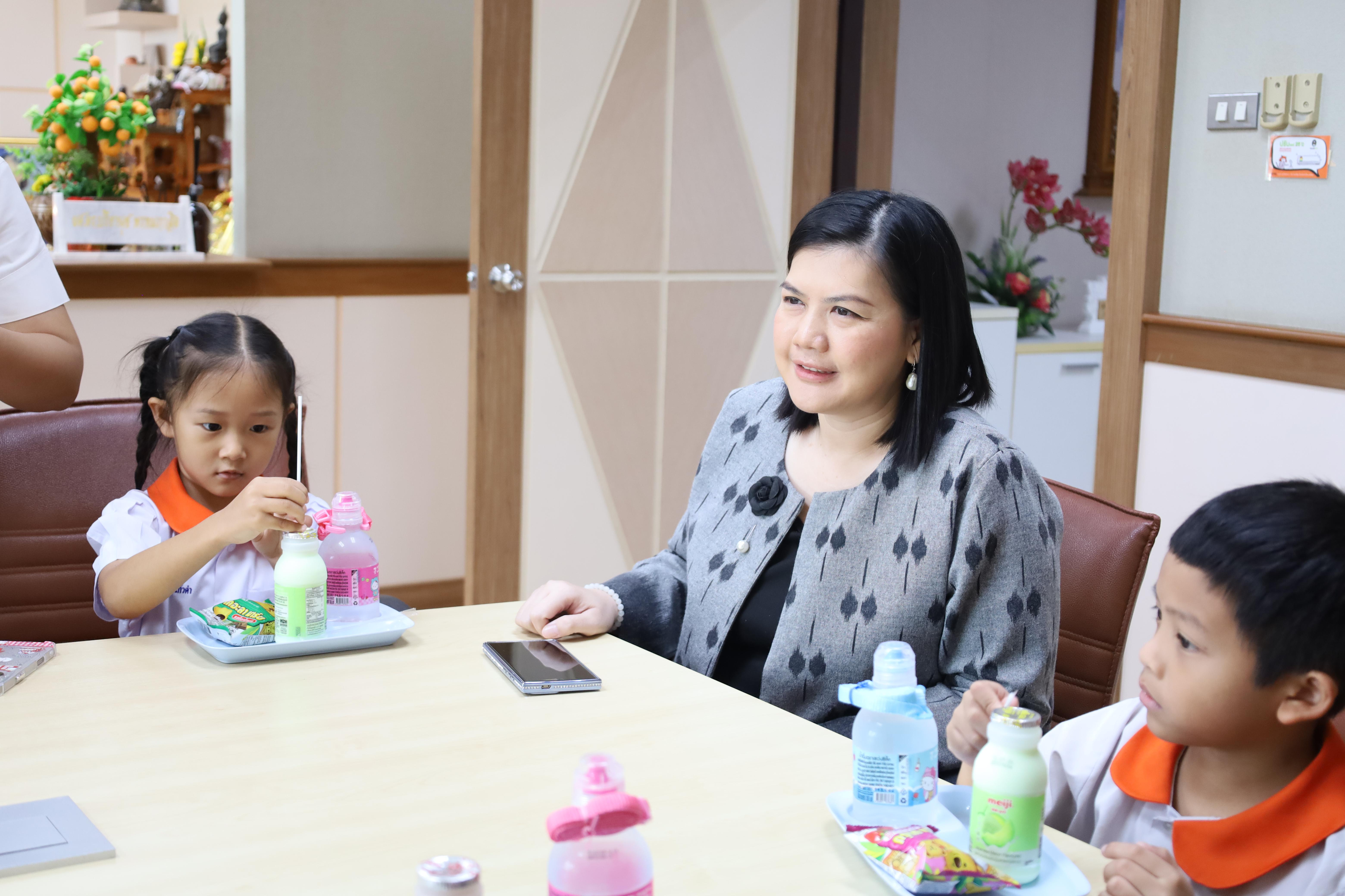 43. นักเรียนอนุบาลราชภัฏกำแพงเพชรเข้าพบอธิการบดี