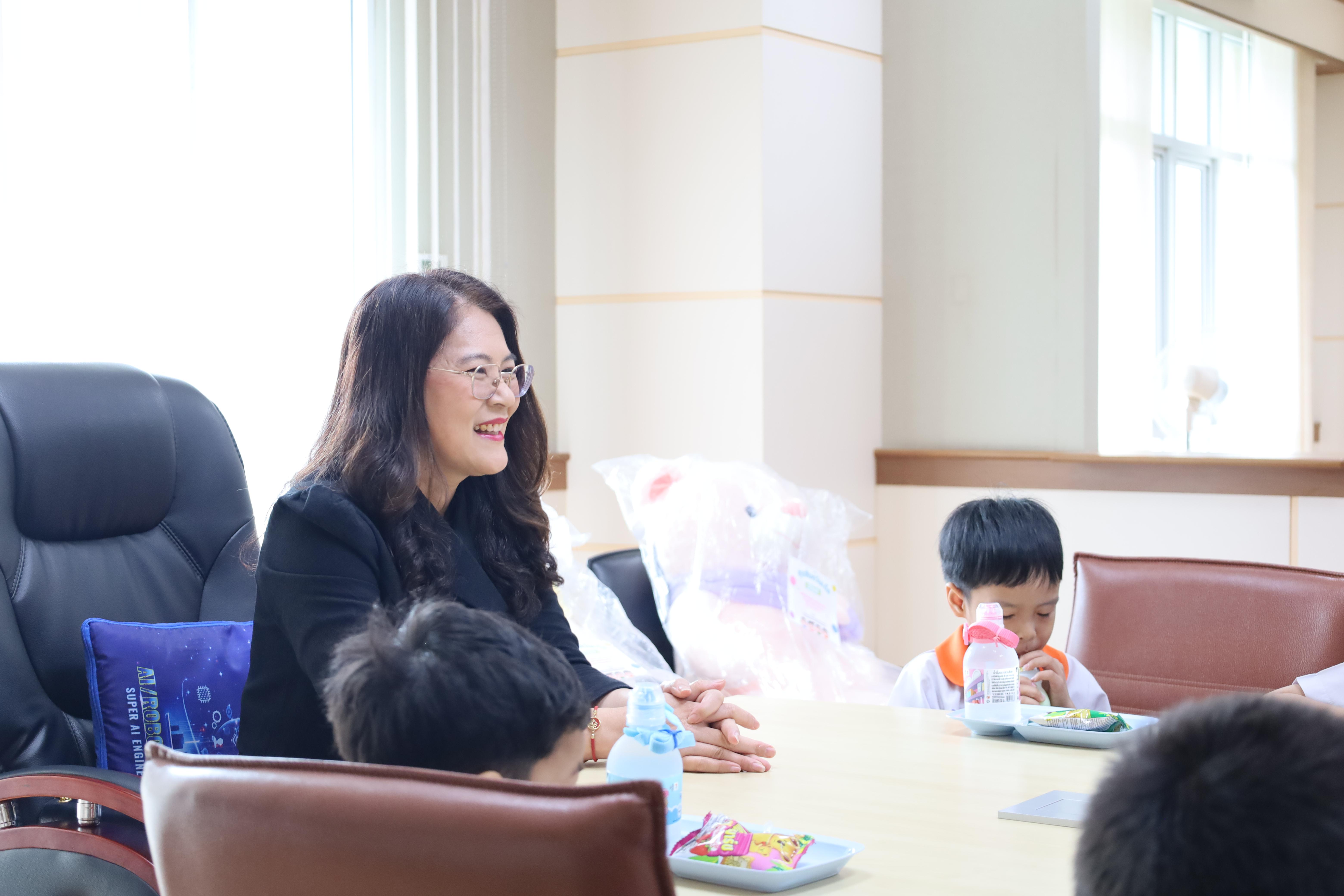 45. นักเรียนอนุบาลราชภัฏกำแพงเพชรเข้าพบอธิการบดี