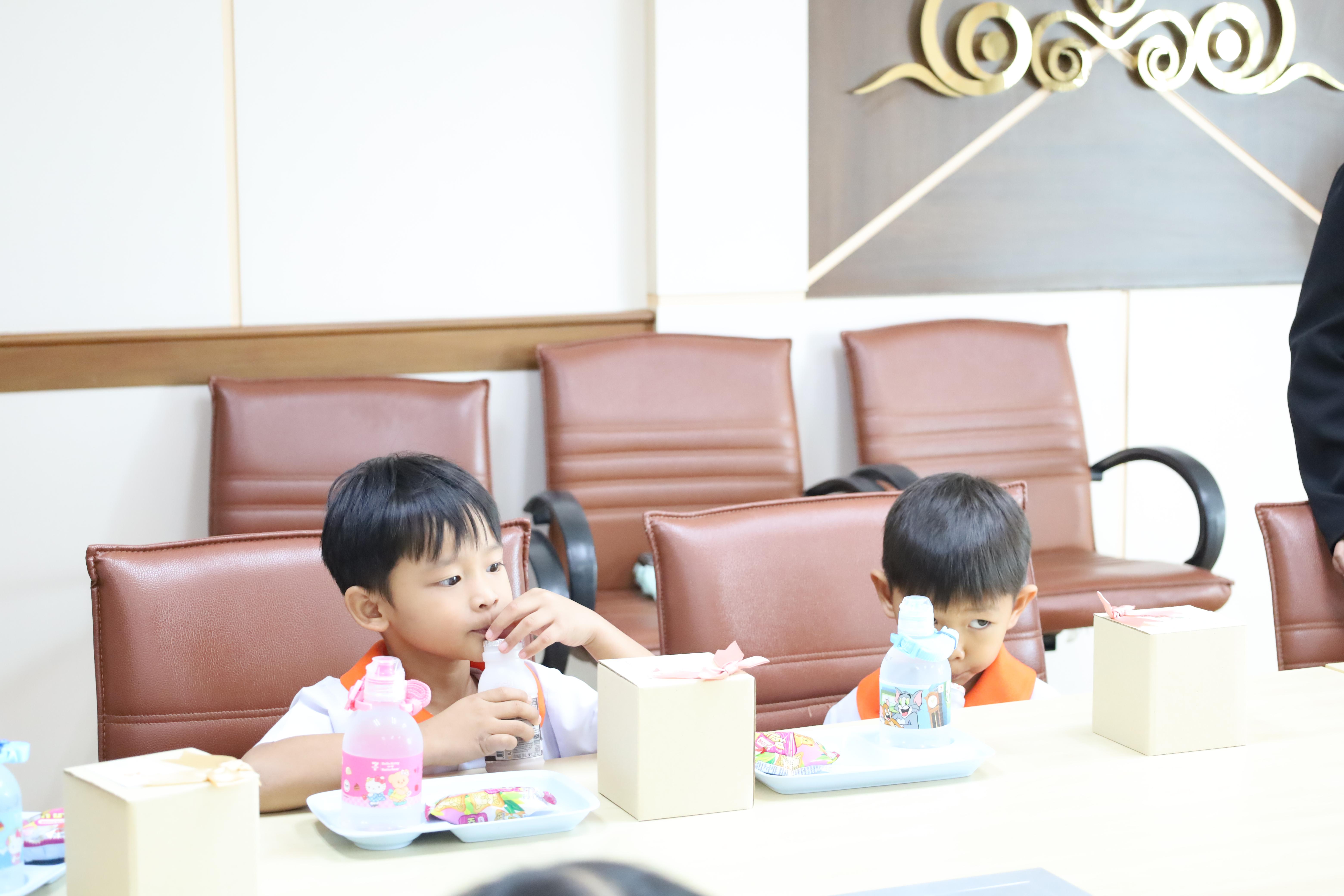 50. นักเรียนอนุบาลราชภัฏกำแพงเพชรเข้าพบอธิการบดี