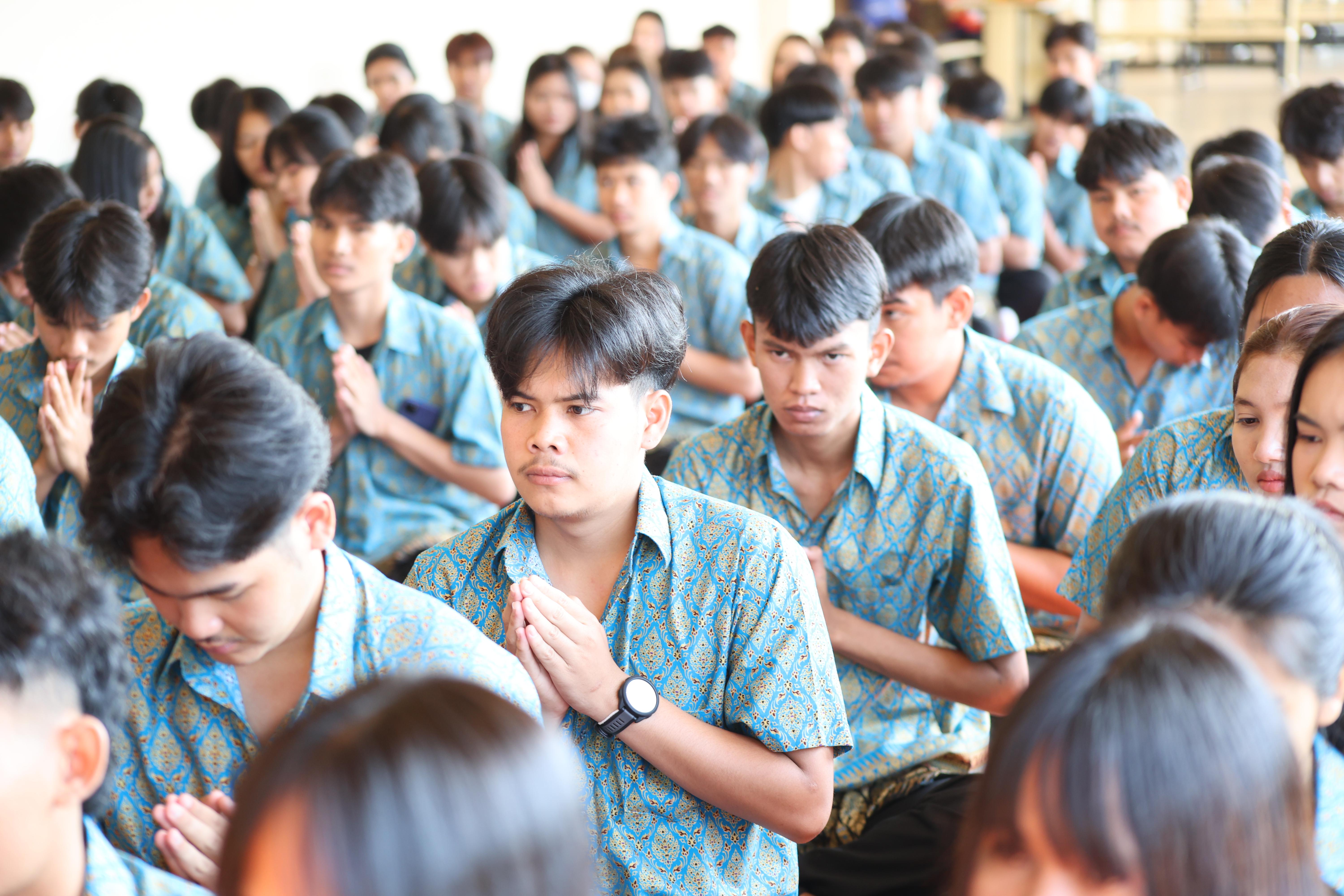 10. ทำบุญปีใหม่โปรแกรมวิชาพลศึกษา