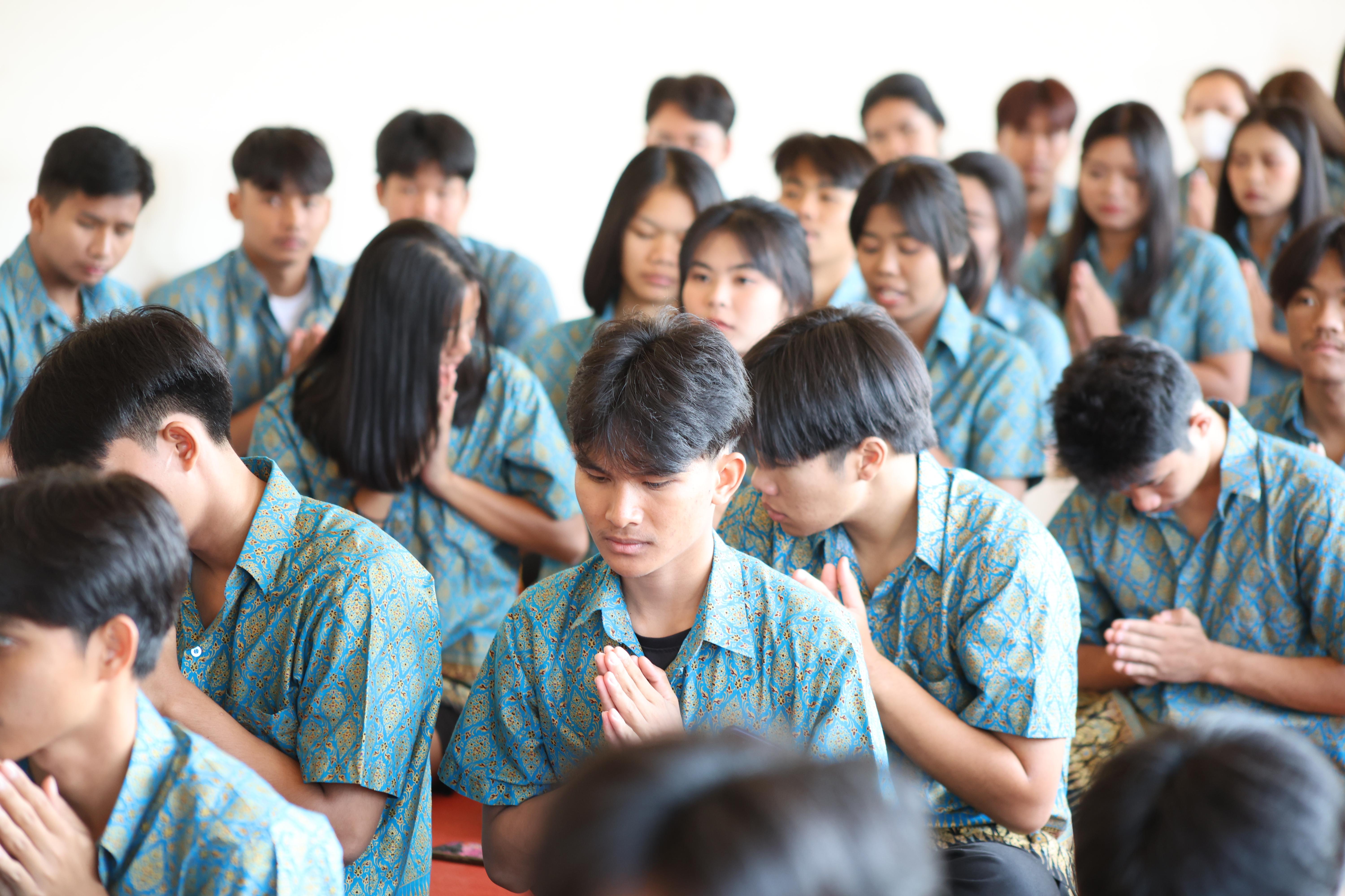 13. ทำบุญปีใหม่โปรแกรมวิชาพลศึกษา