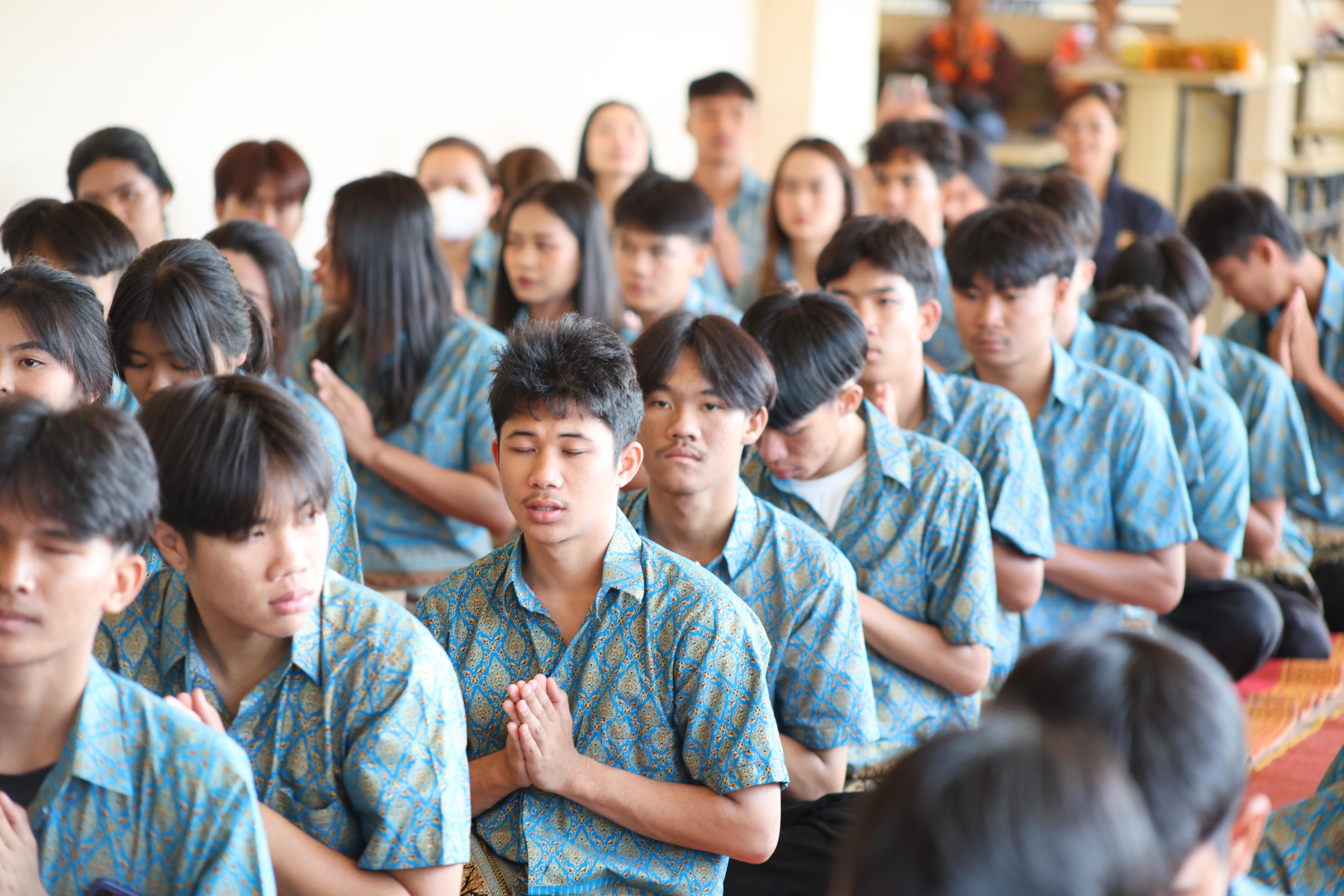 14. ทำบุญปีใหม่โปรแกรมวิชาพลศึกษา